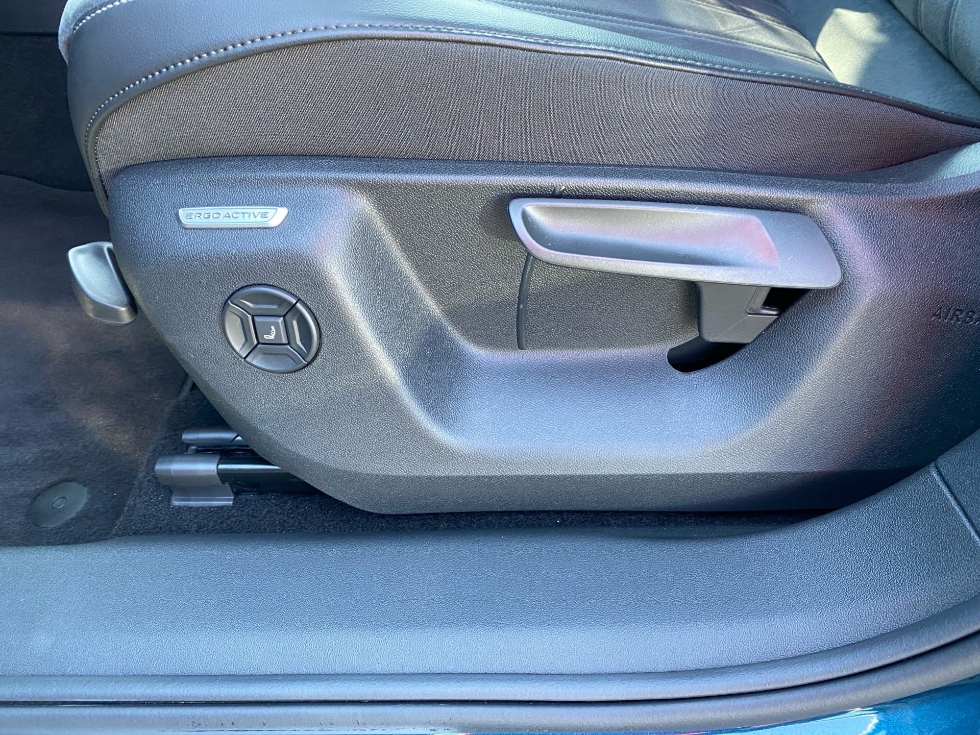 Tiguan 2.0 TDI Elegance DSG HD-Matrix AHK HuD Navi ACC Massage