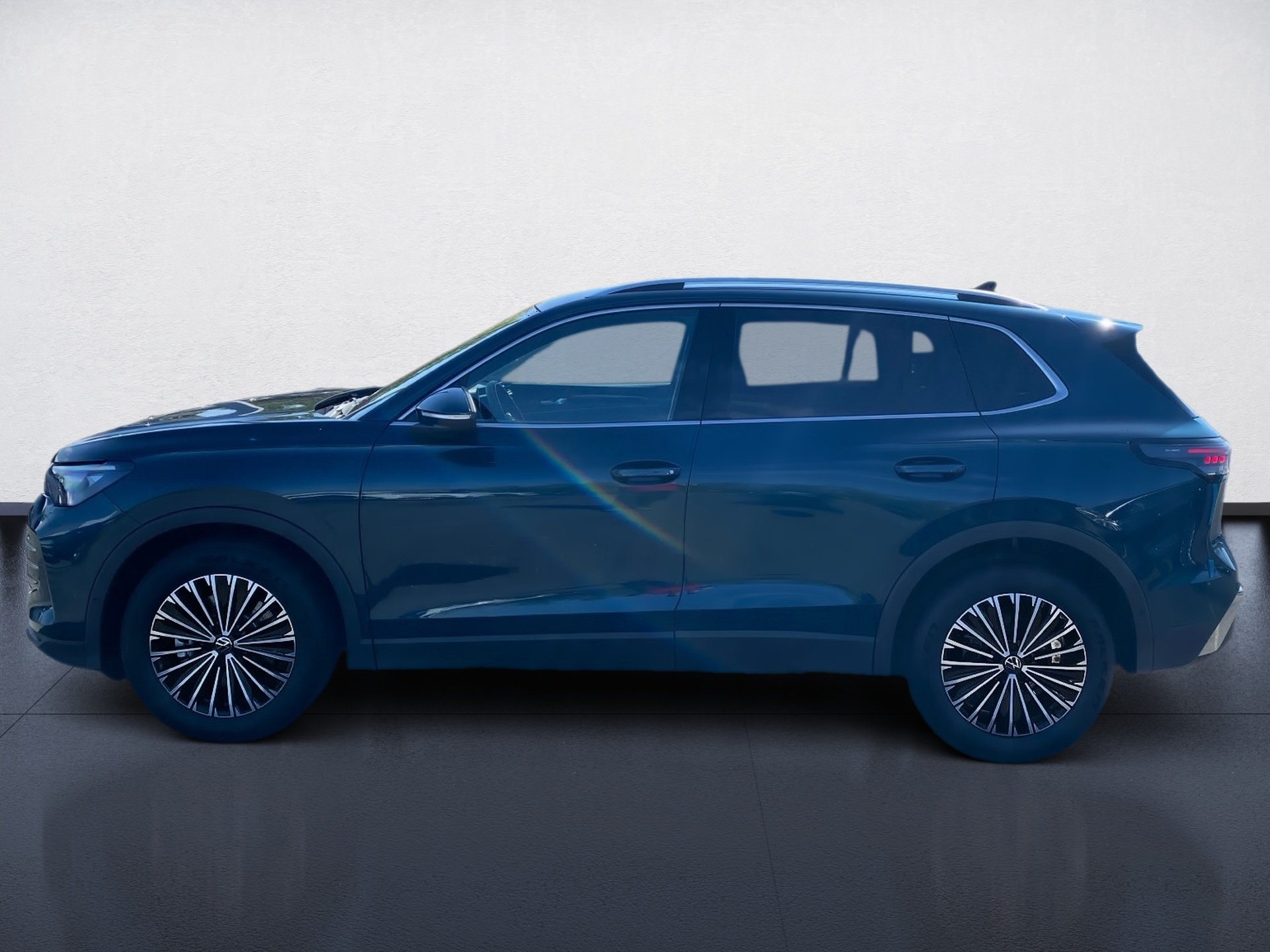 Tiguan 2.0 TDI Elegance DSG HD-Matrix AHK HuD Navi ACC Massage