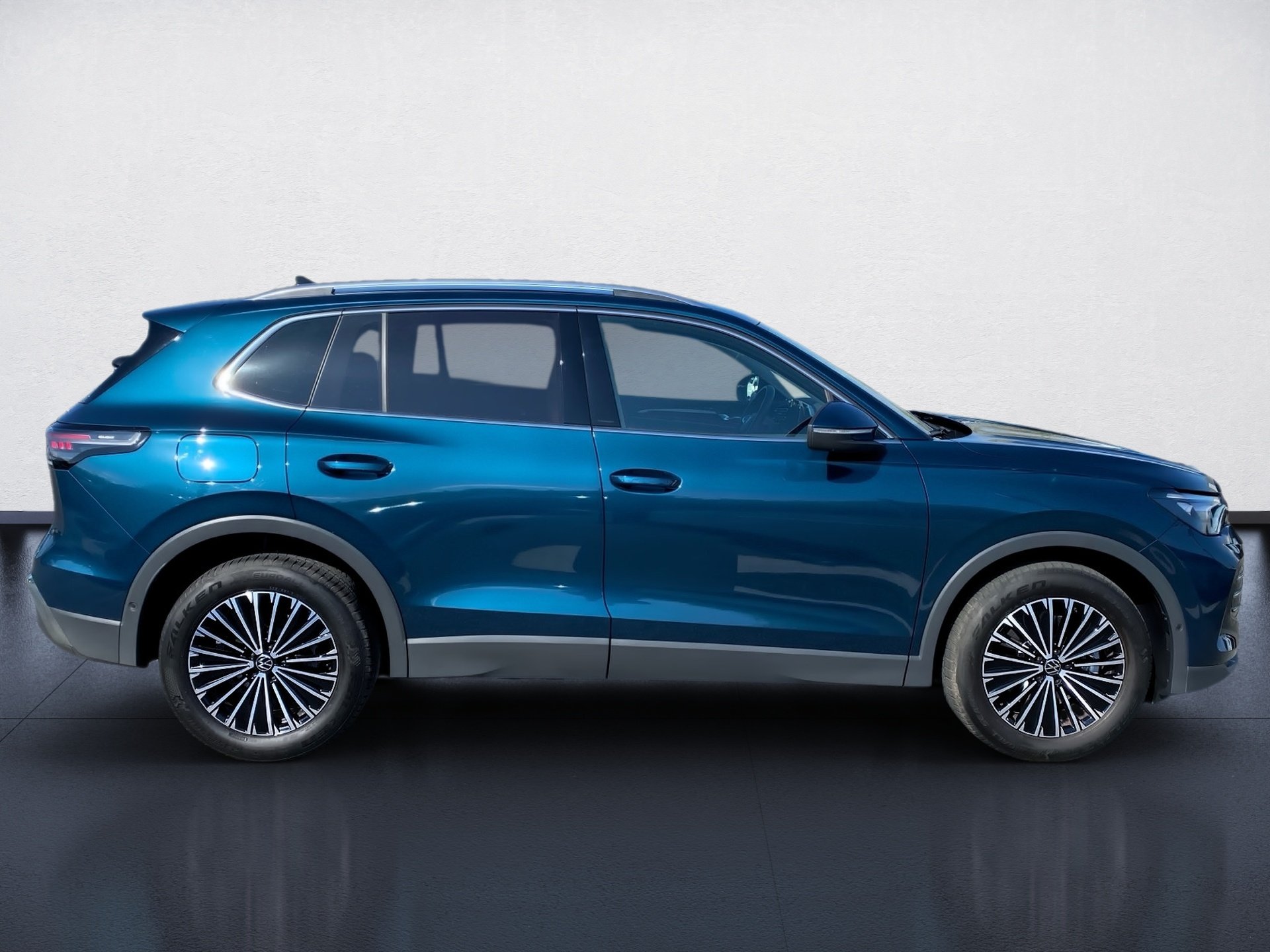 Tiguan 2.0 TDI Elegance DSG HD-Matrix AHK HuD Navi ACC Massage