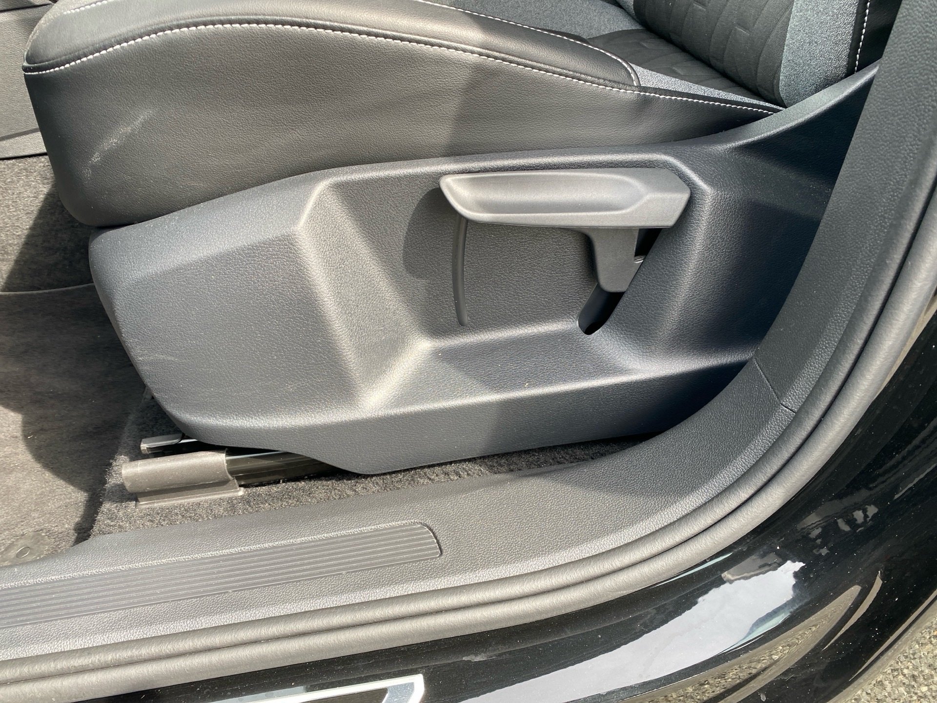 Touran 2.0 TDI GOAL DSG AHK IQ.Light ACC Navi 7-Sitzer