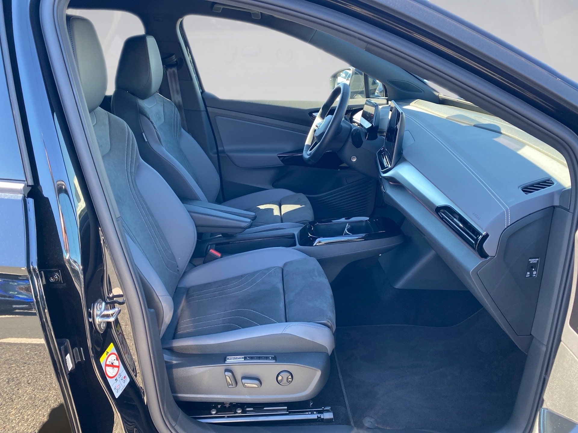 ID.4 Pro mit Infotainment-Paket Matrix Navi DCC Massage Wärmepumpe