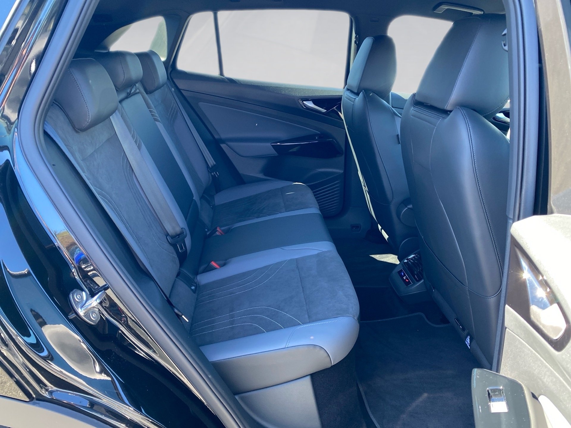 ID.4 Pro mit Infotainment-Paket Matrix Navi DCC Massage Wärmepumpe