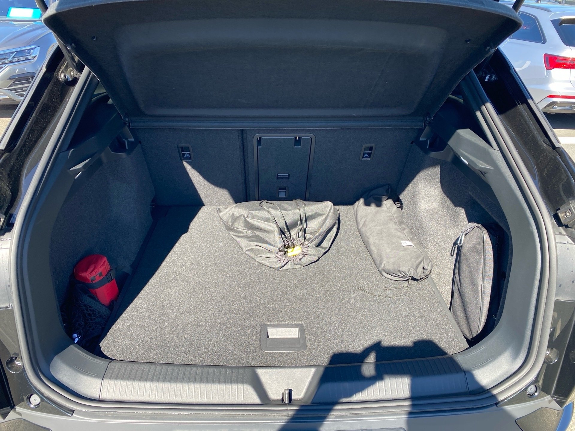 ID.4 Pro mit Infotainment-Paket Matrix Navi DCC Massage Wärmepumpe