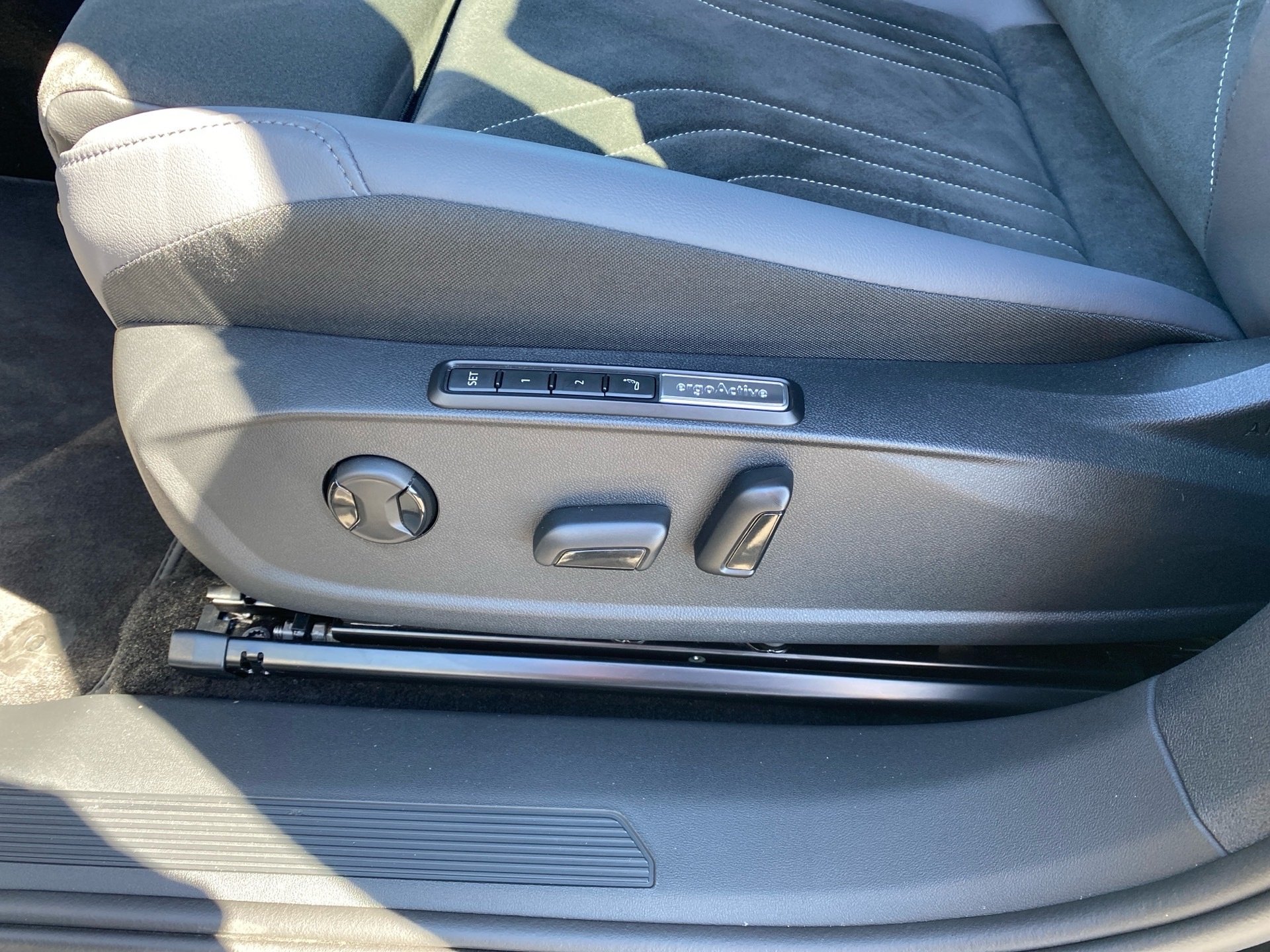 ID.4 Pro mit Infotainment-Paket Matrix Navi DCC Massage Wärmepumpe