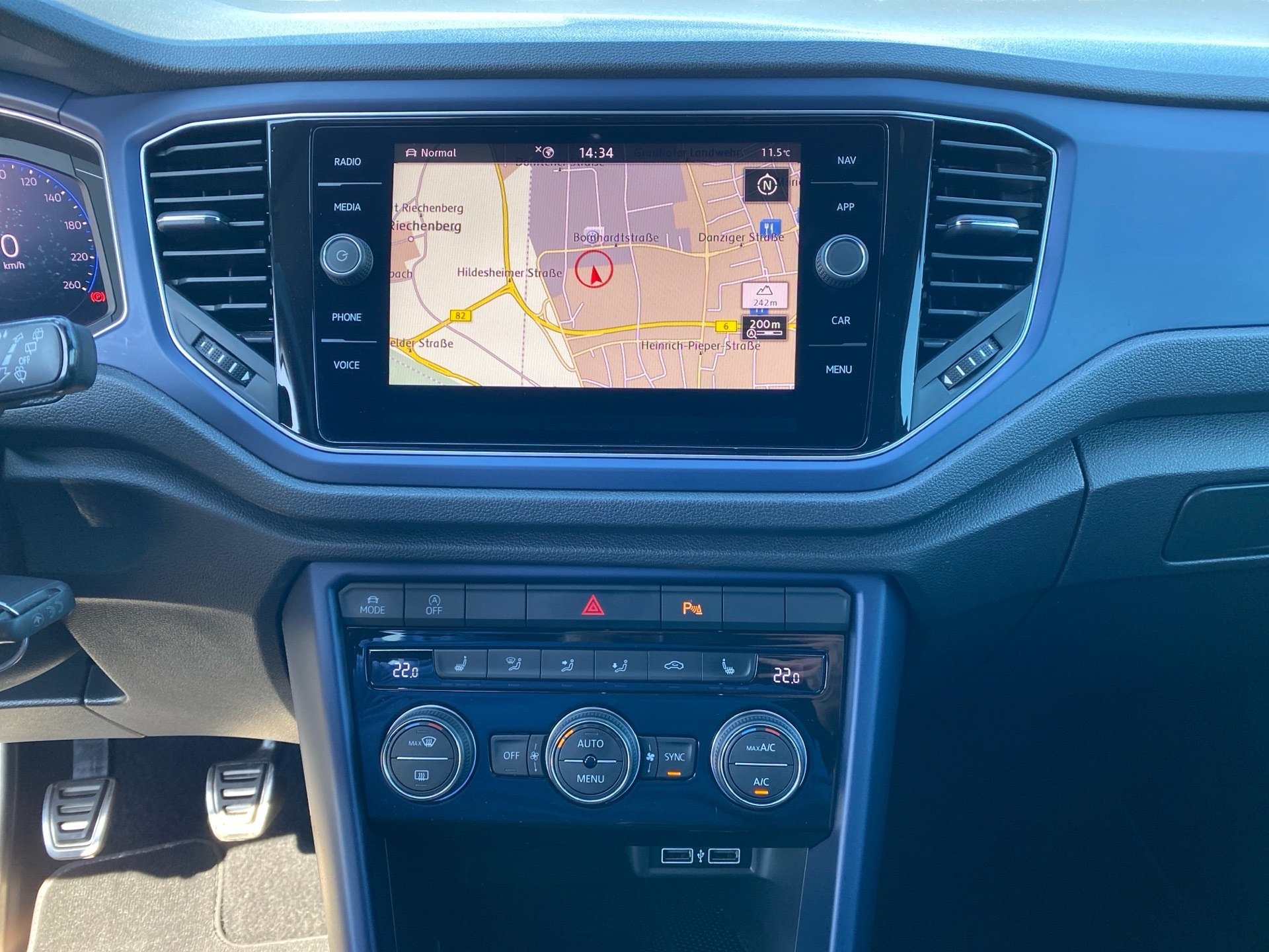 T-Roc 1.5 TSI Style Navi AHK PDC 2xKlima AHK LM