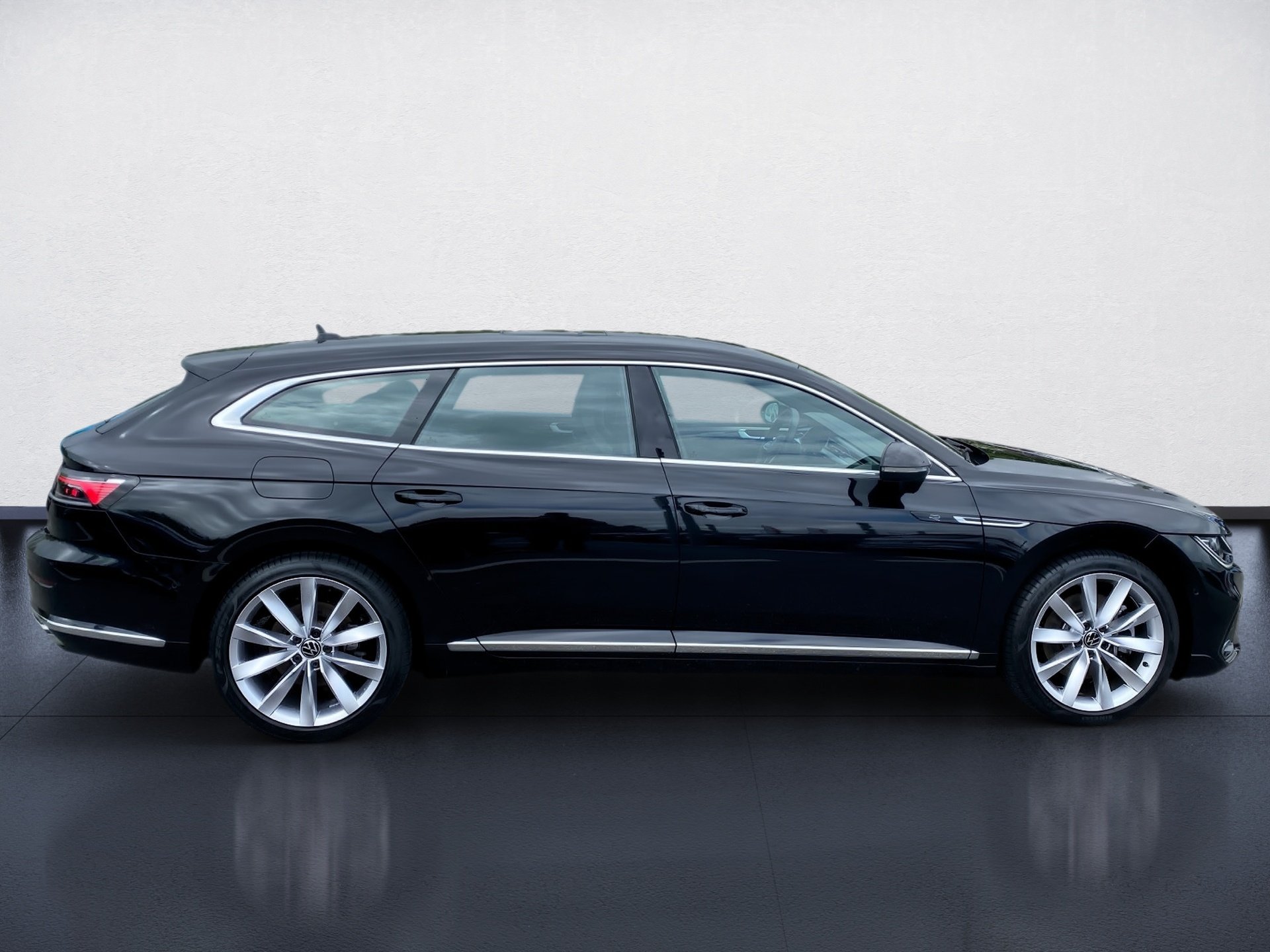 Arteon Shooting Brake 2.0 TSI 4M DSG R-Line AHK Pano Leder Standhzg.