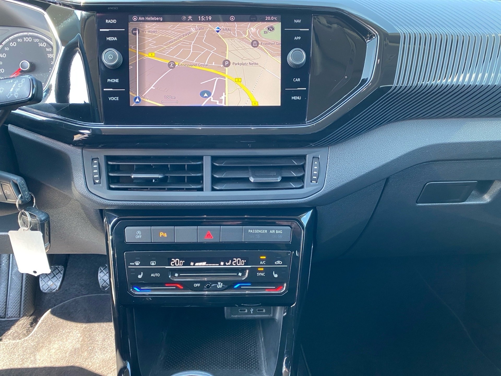 T-Cross 1.0 TSI Style LED Navi RFK PDC SHZ Kam.