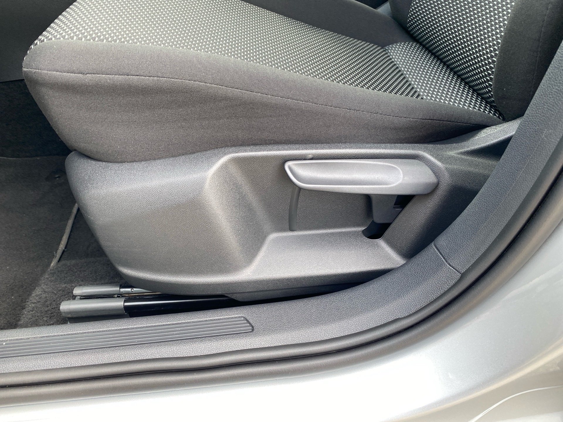 T-Cross 1.0 TSI LED PDC Sitzhzg. App-Connect LED