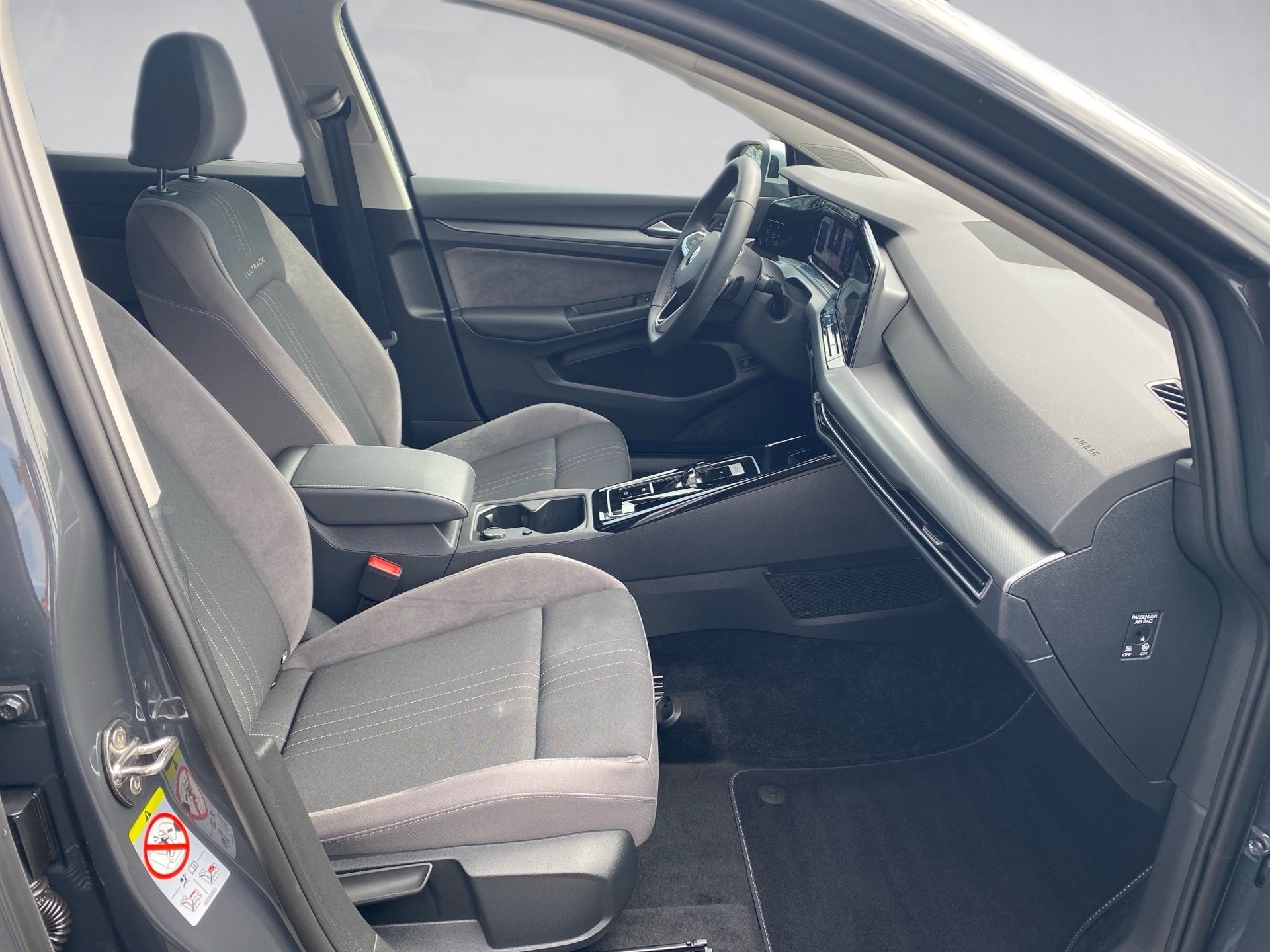 Golf VIII Variant 2.0 TDI Alltrack 4M DSG LED Navi ACC RFK