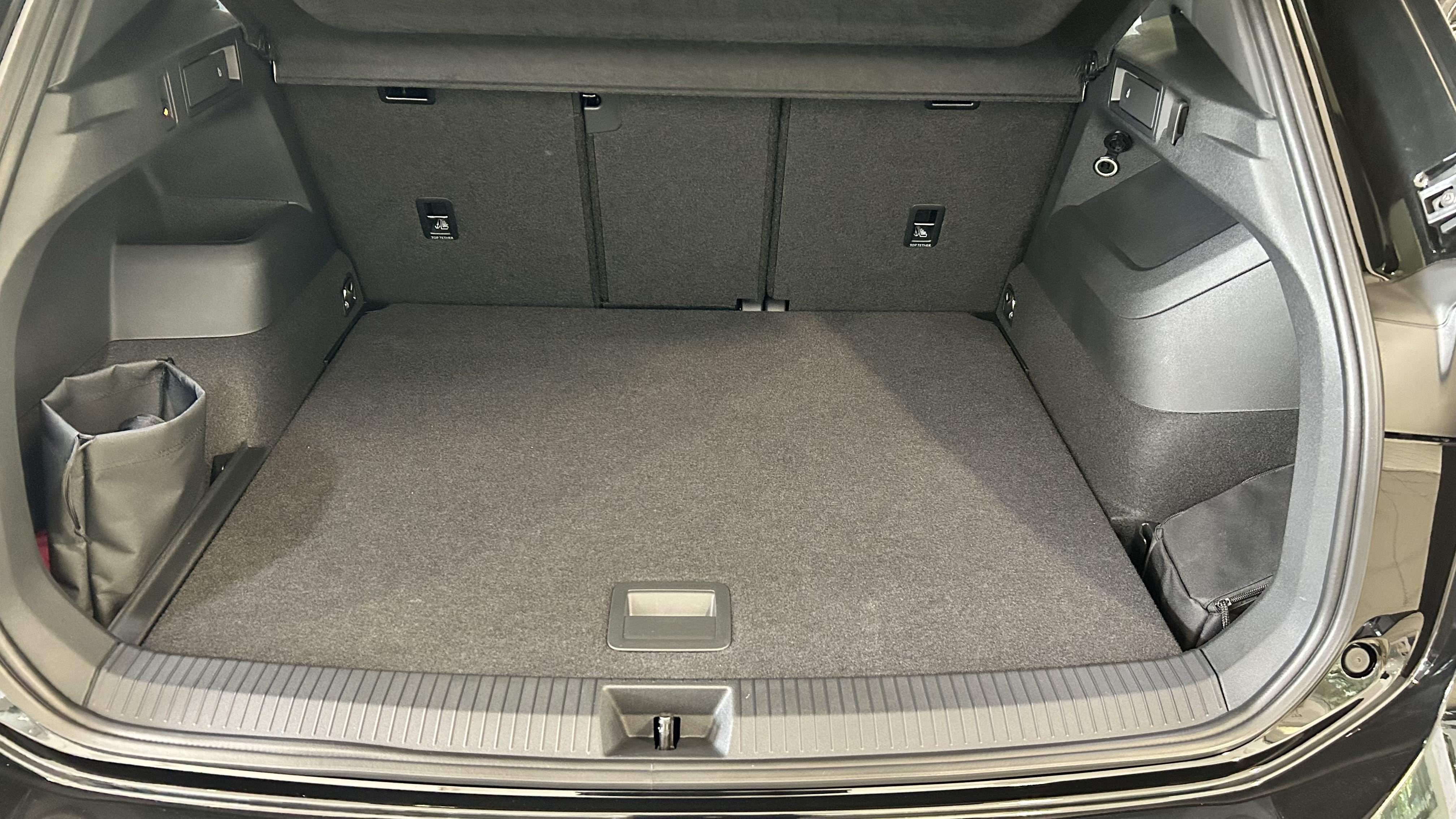Tiguan R-Line 2.0 l TDI DSG 360 ACC AHK AUT Kam.
