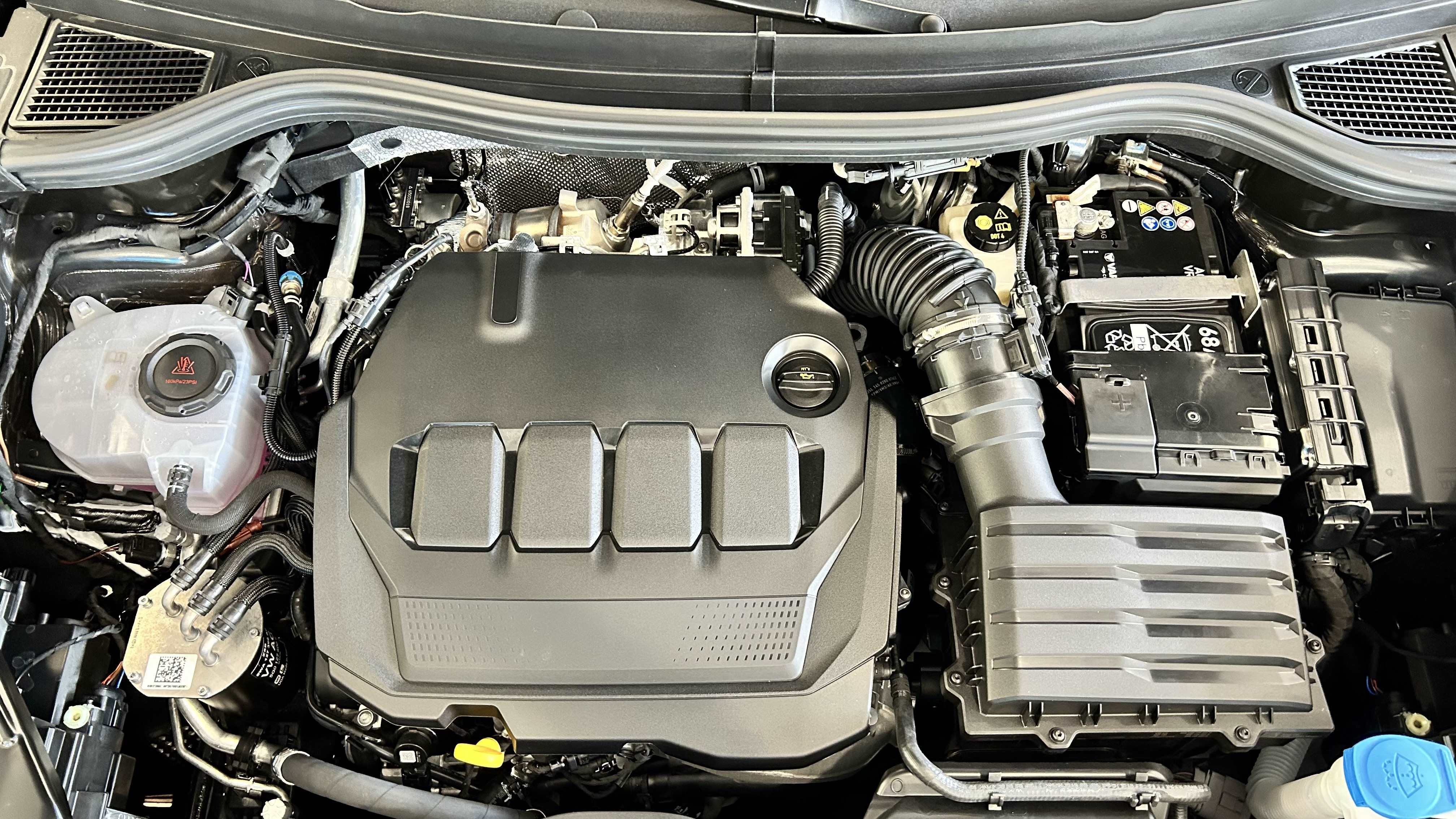 Tiguan R-Line 2.0 l TDI DSG 360 ACC AHK AUT Kam.