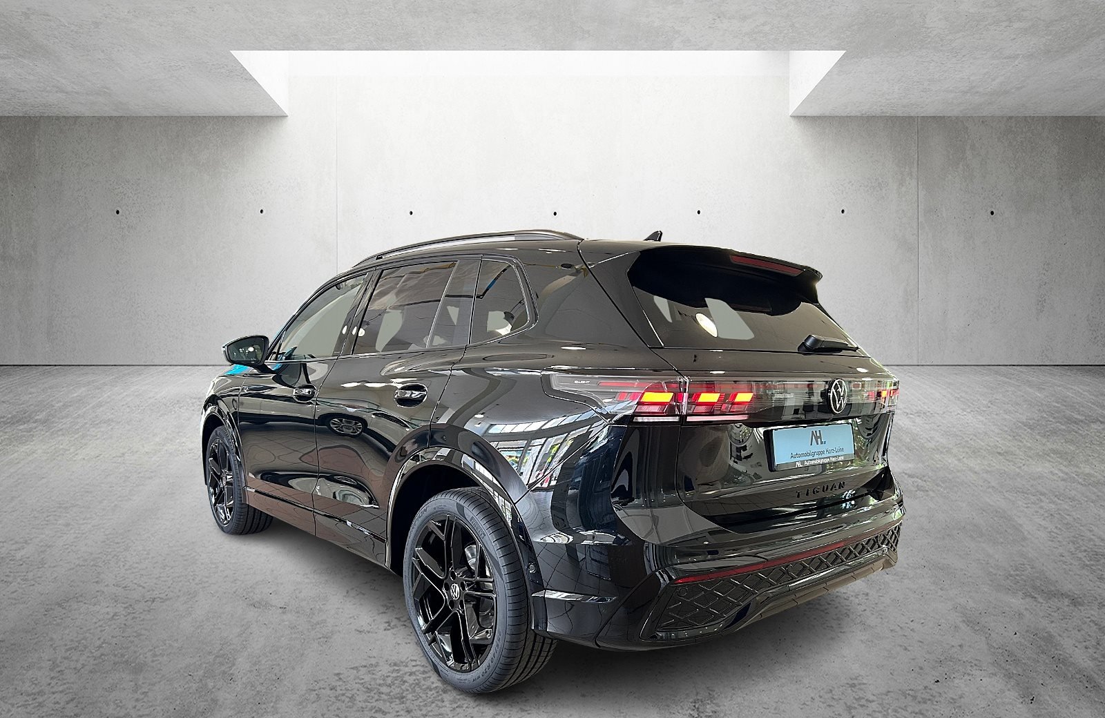 Tiguan R-Line 2.0 l TDI DSG 360 ACC AHK AUT Kam.