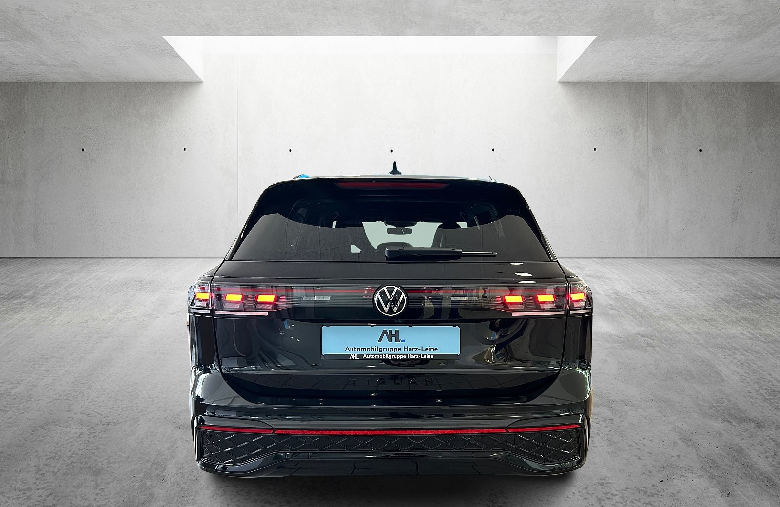 Tiguan R-Line 2.0 l TDI DSG 360 ACC AHK AUT Kam.