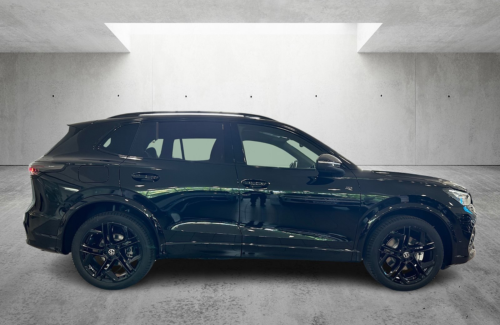 Tiguan R-Line 2.0 l TDI DSG 360 ACC AHK AUT Kam.