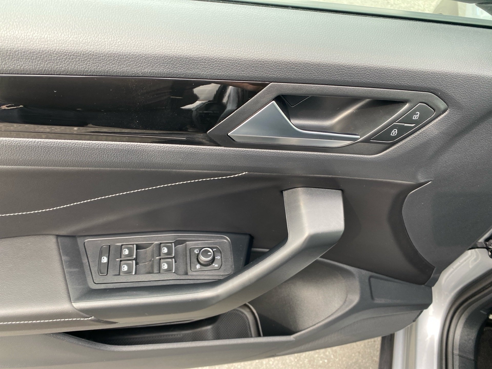 T-Roc 1.5 TSI R-Line DSG AHK Navi ACC LED+ RFK