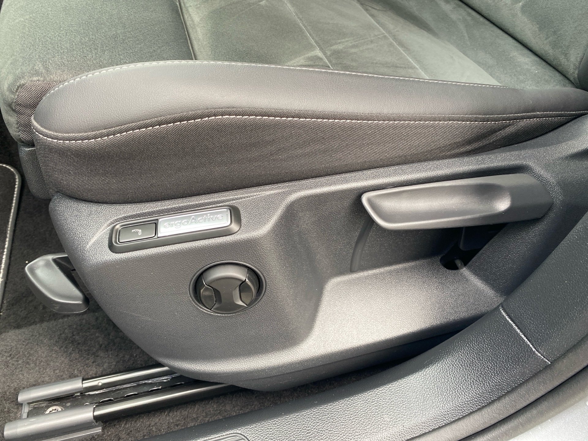T-Roc 1.5 TSI R-Line DSG AHK Navi ACC LED+ RFK