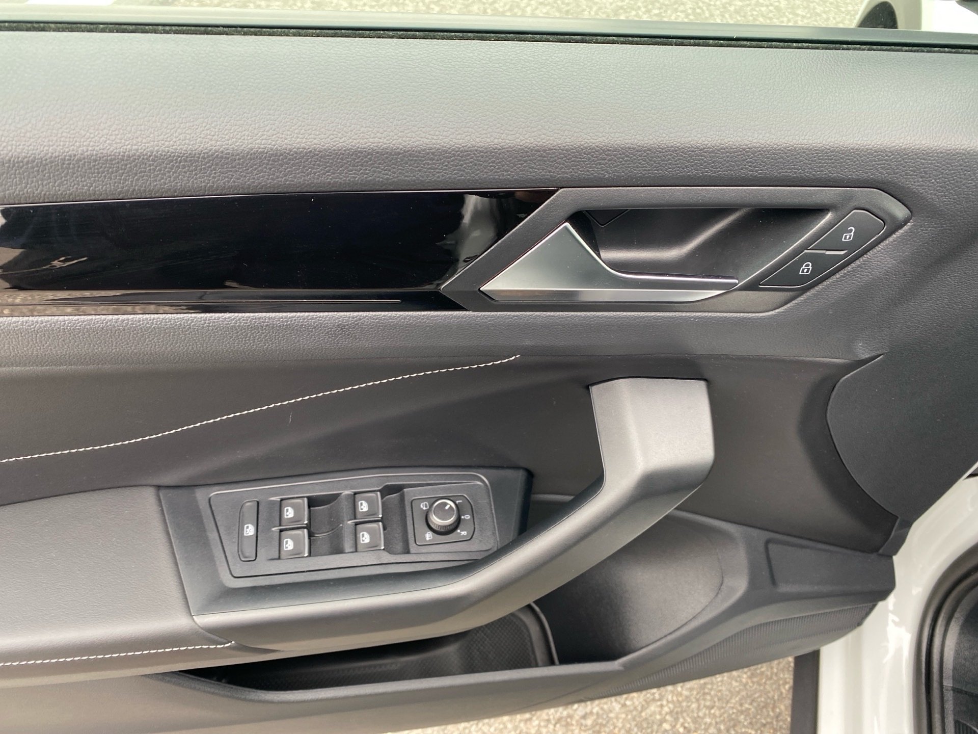 T-Roc 1.5 TSI R-Line DSG AHK Navi ACC LED+ RFK