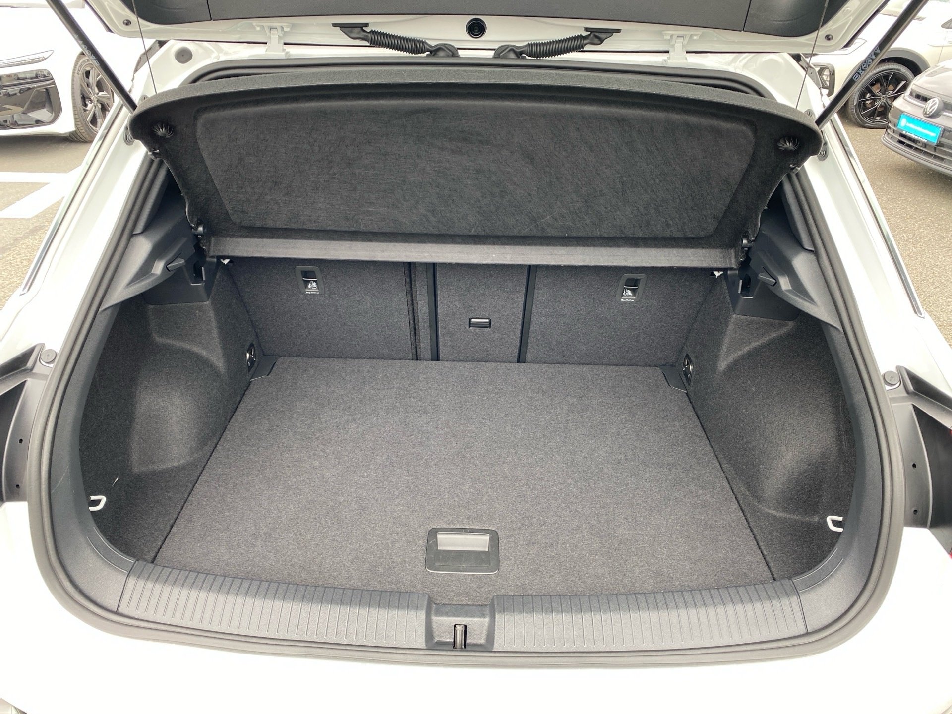 T-Roc 1.5 TSI R-Line DSG AHK Navi ACC LED+ RFK
