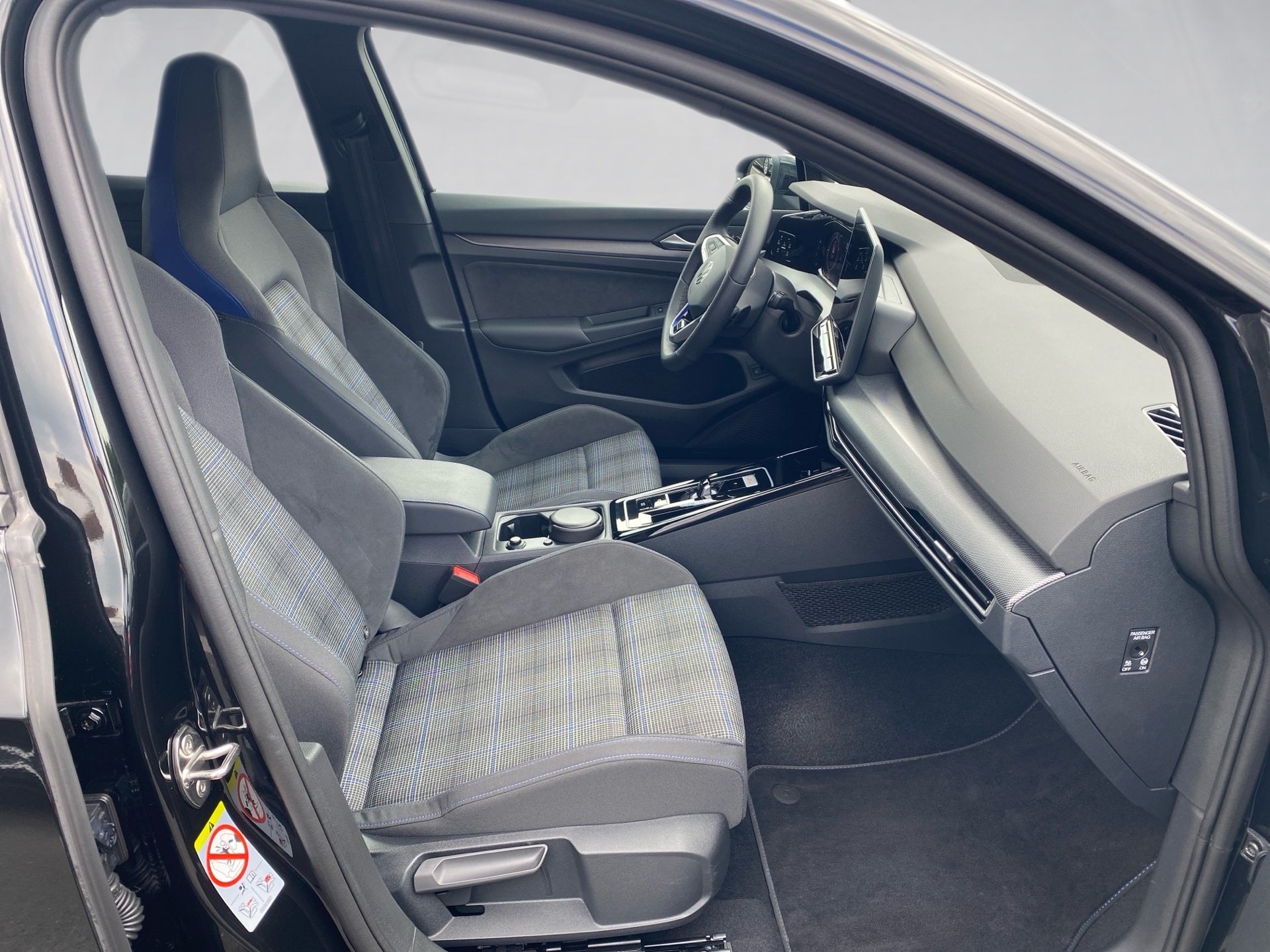Golf VIII GTE 1.5 eHybrid DSG BlackStyle Matrix AHK HuD Navi ACC DCC