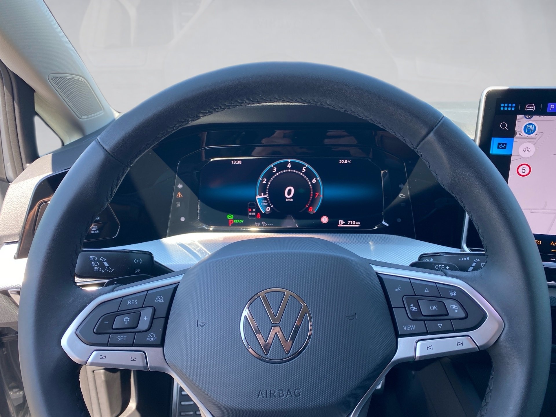 Golf VIII Variant 1.5 eTSI GOAL DSG AHK LED+ Navi ACC