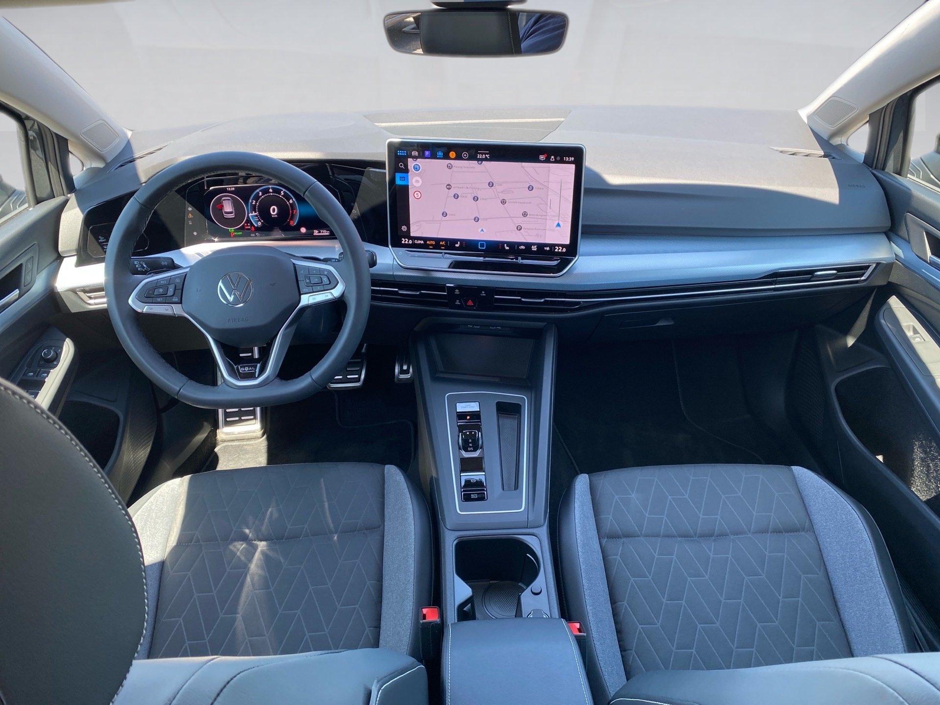 Golf VIII Variant 1.5 eTSI GOAL DSG AHK LED+ Navi ACC