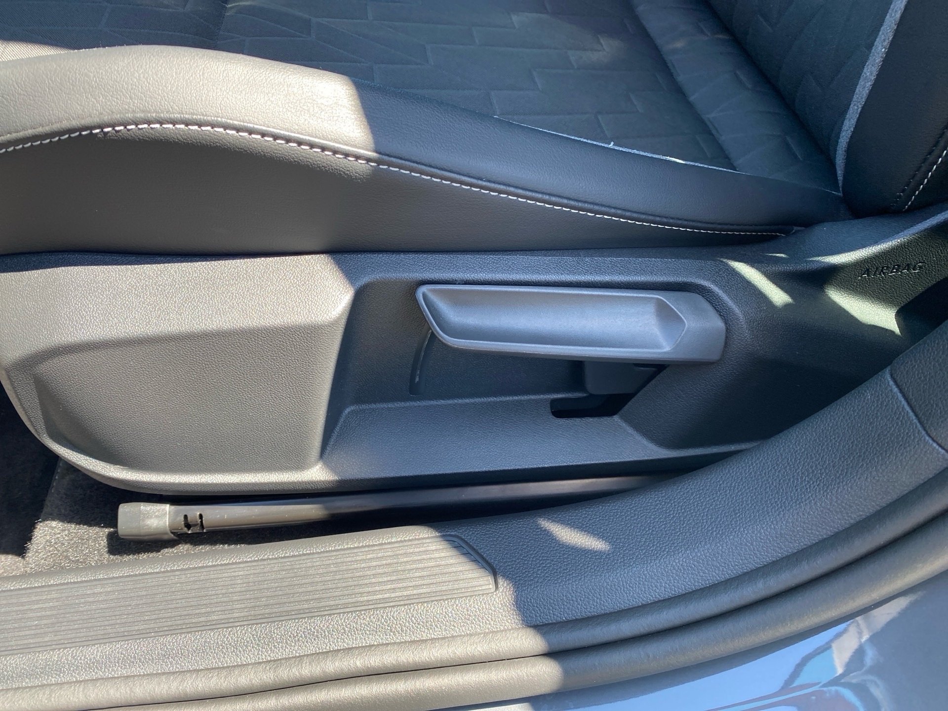 Golf VIII Variant 1.5 eTSI GOAL DSG AHK LED+ Navi ACC