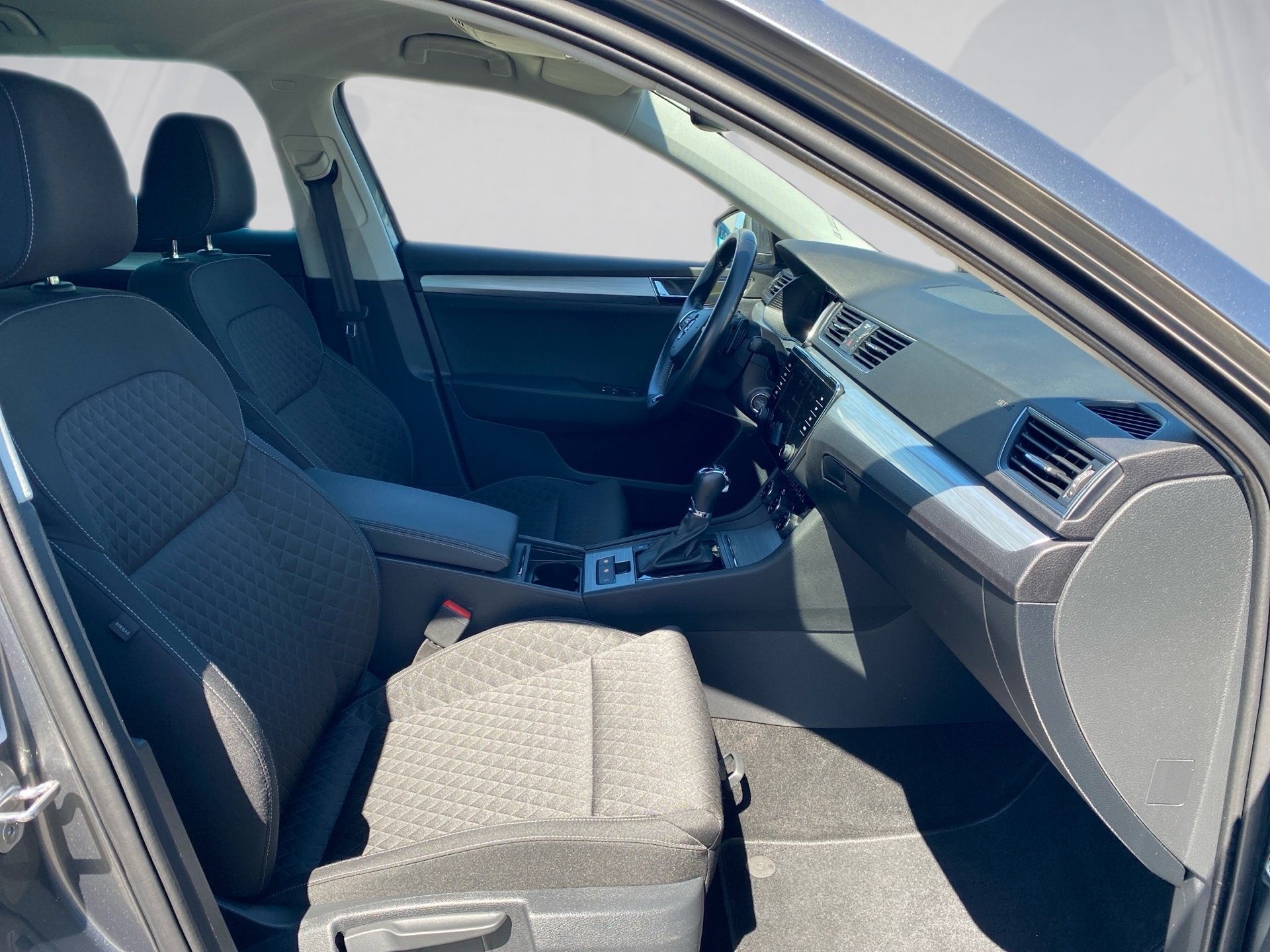 Superb Combi 1.4 TSI iV Ambition DSG Navi AHK PDC SHZ