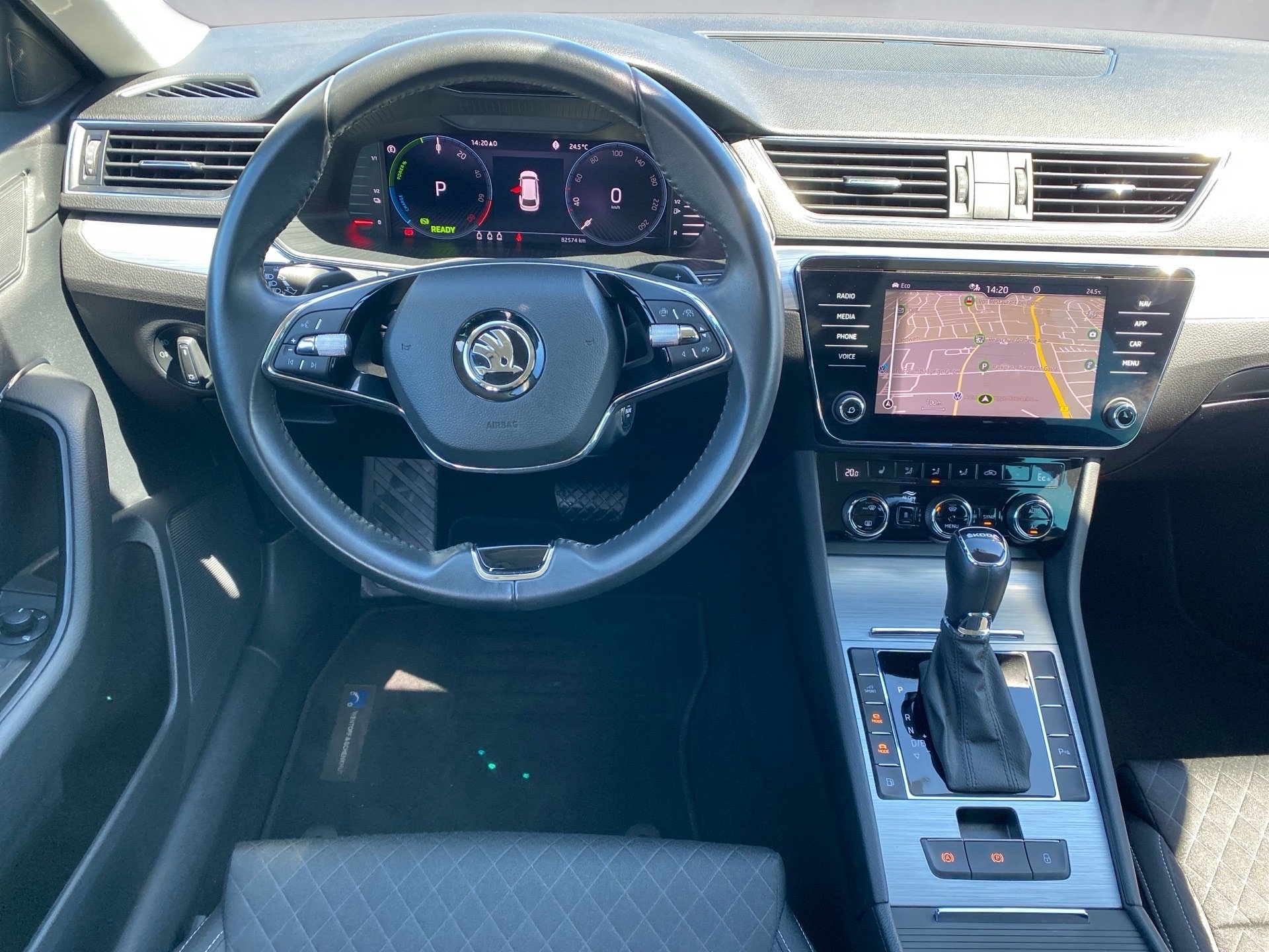 Superb Combi 1.4 TSI iV Ambition DSG Navi AHK PDC SHZ