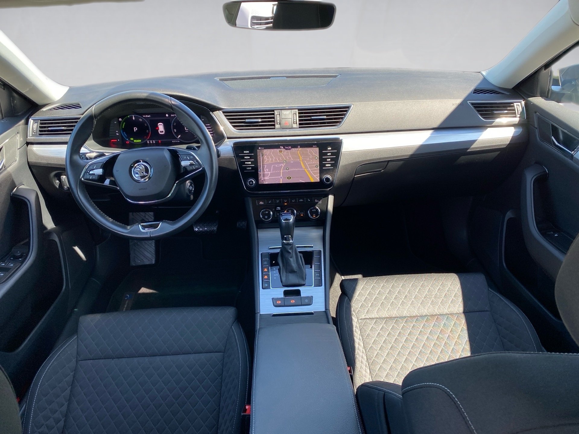 Superb Combi 1.4 TSI iV Ambition DSG Navi AHK PDC SHZ