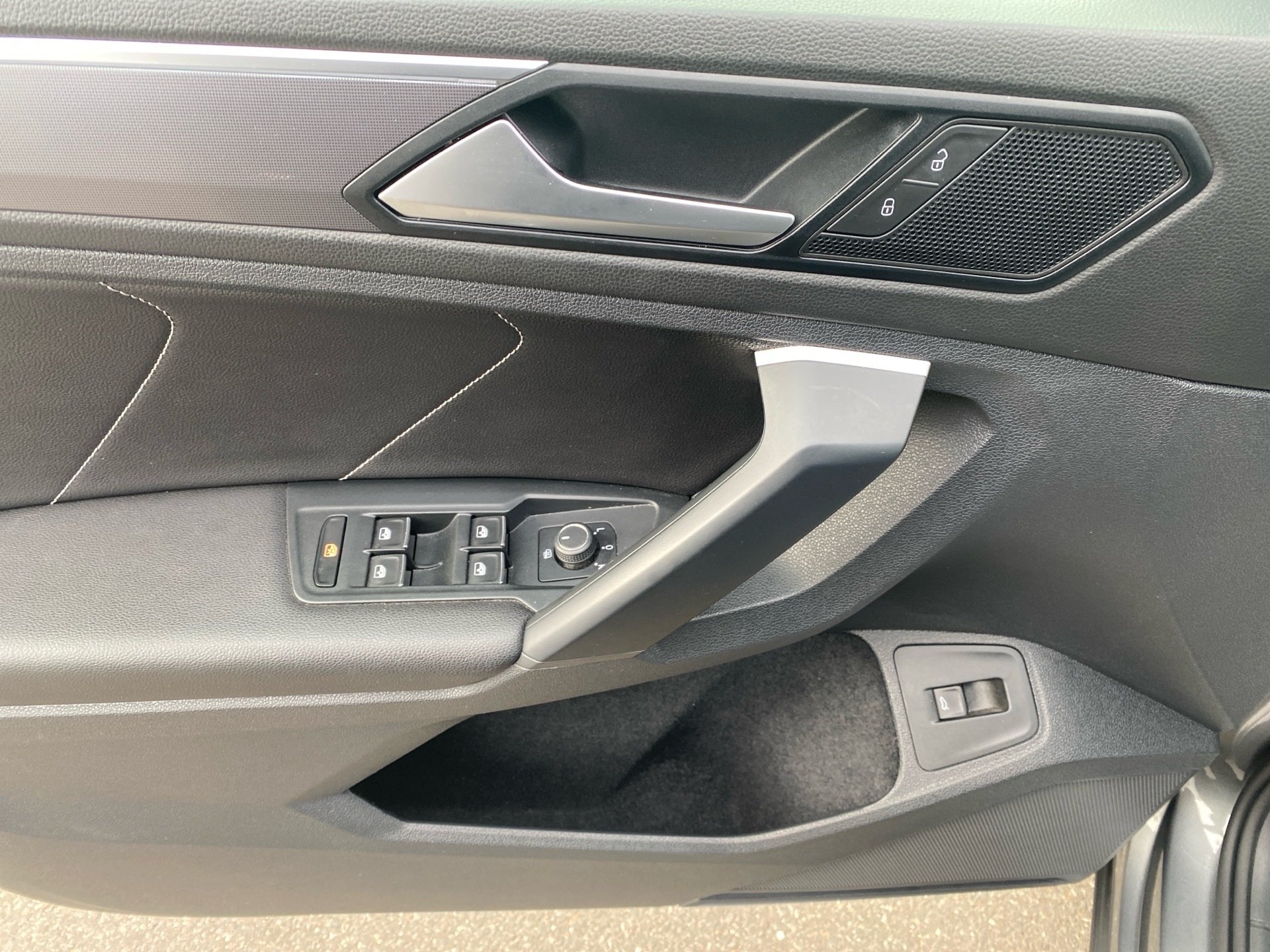Tiguan 2.0 TDI R-Line 4M DSG LED Navi AHK Standhzg.