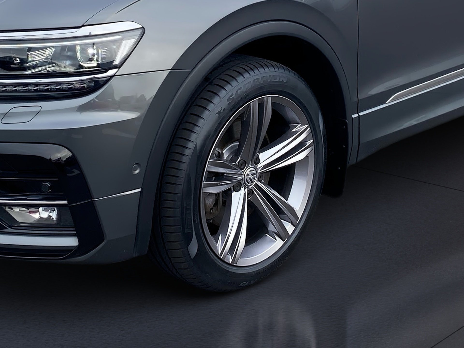 Tiguan 2.0 TDI R-Line 4M DSG LED Navi AHK Standhzg.