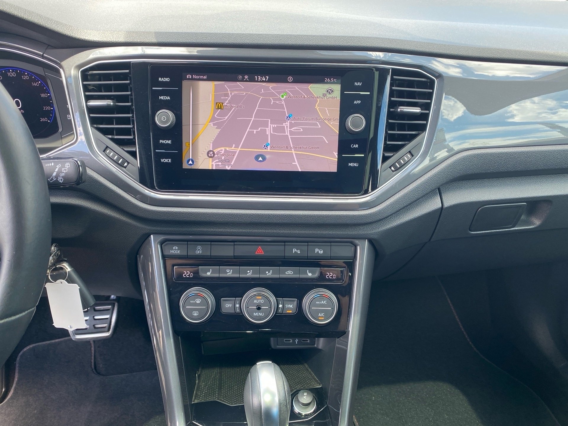 T-Roc 1.5 TSI Sport DSG LED Navi ACC Pano ACC LM