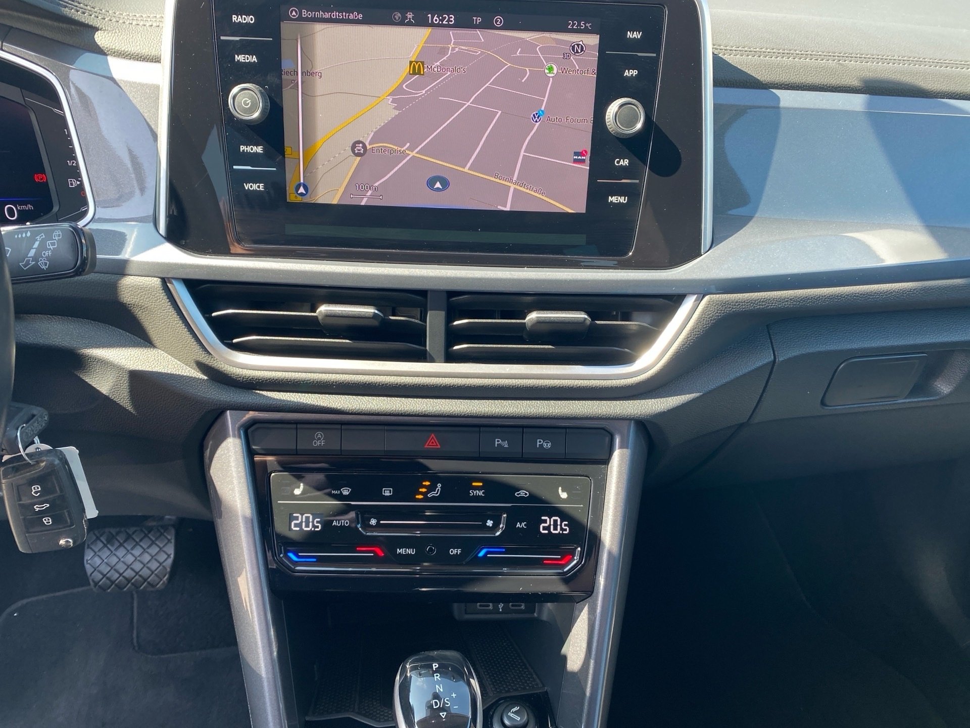 T-Roc 1.5 TSI Style DSG LED Navi ACC AHK 2xKlima
