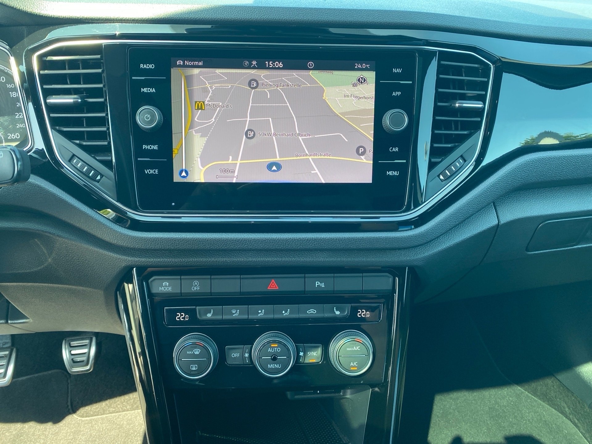 T-Roc Sport 1.5 TSI Sport Black Style LED Navi ACC AHK Pano
