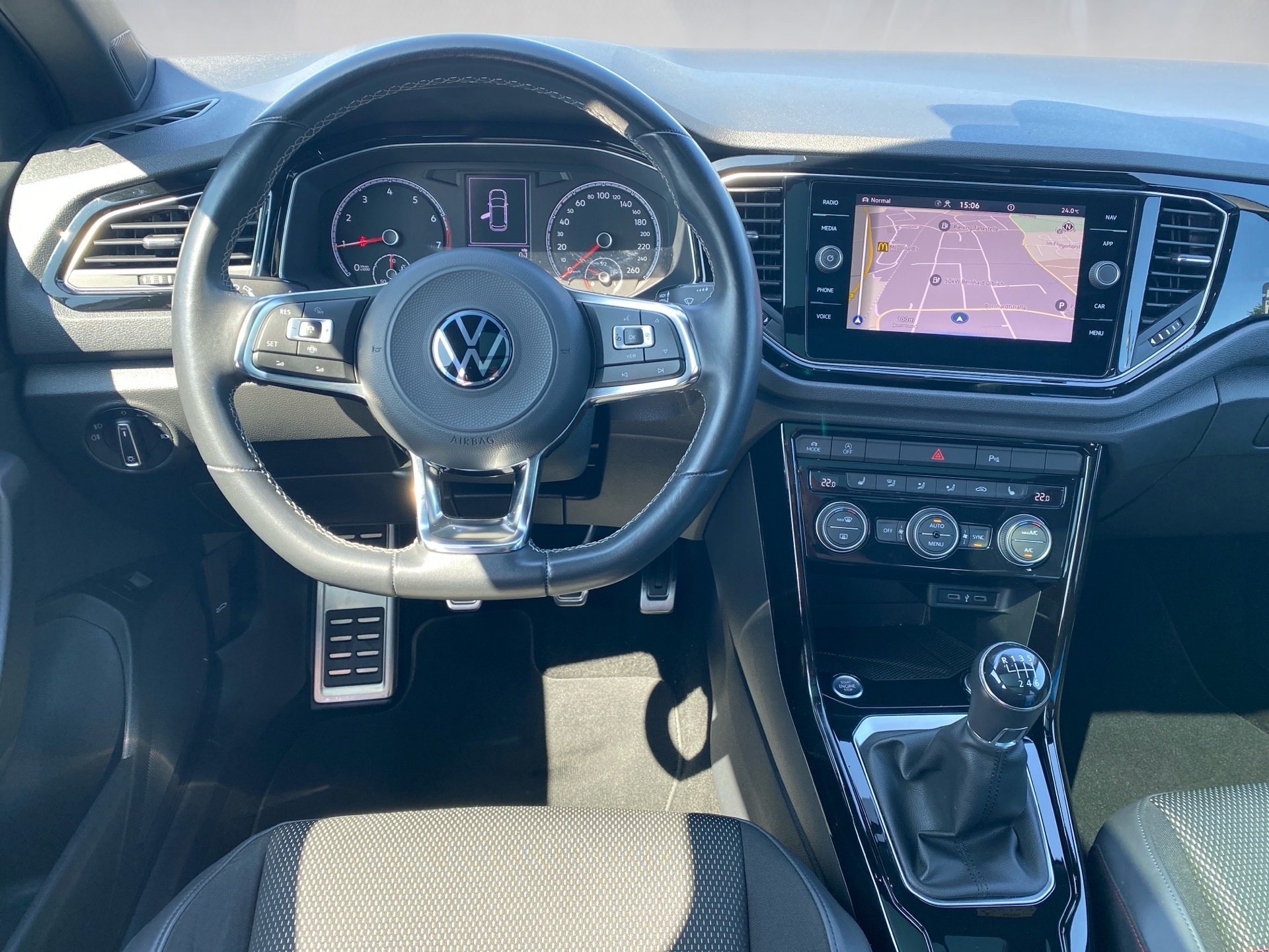 T-Roc Sport 1.5 TSI Sport Black Style LED Navi ACC AHK Pano