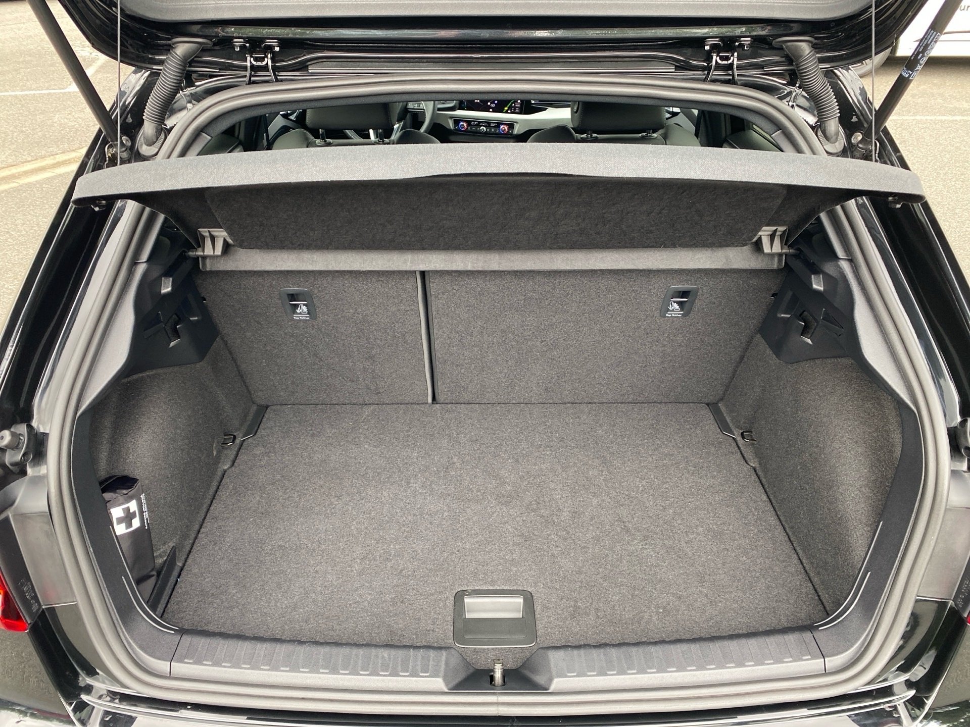 A1 Sportback 30 TFSI S line S-tronic Navi LED ACC Sitzhzg.