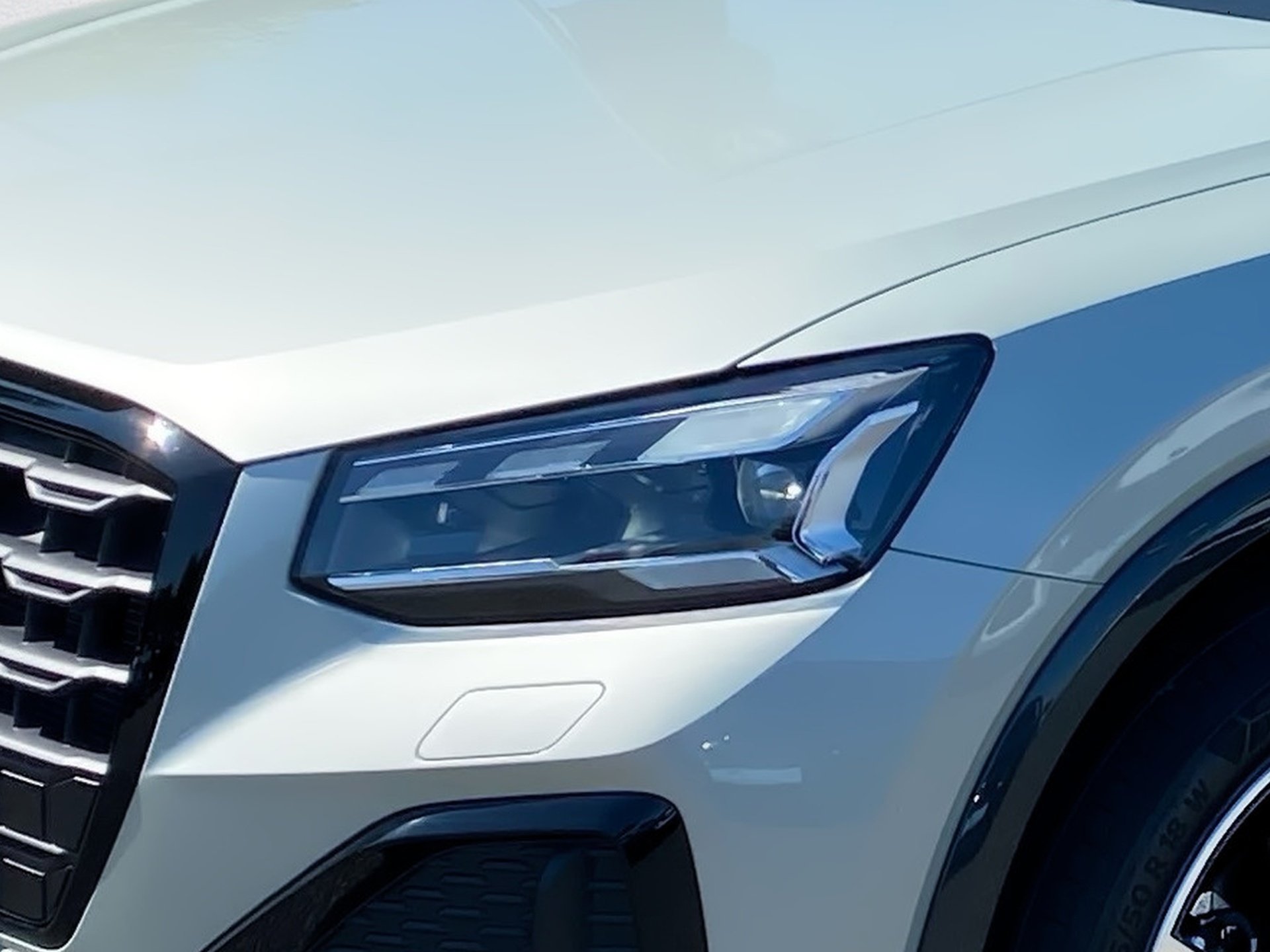 Q2 35 TFSI advanced S-tronic Matrix AHK GRA Optik schwarz