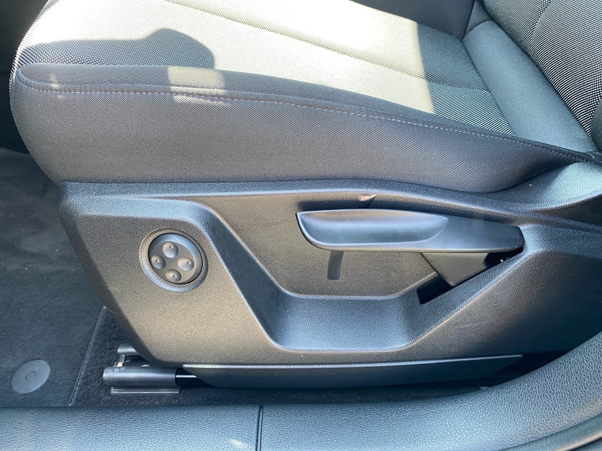 Q2 35 TFSI advanced S-tronic Matrix AHK GRA Optik schwarz
