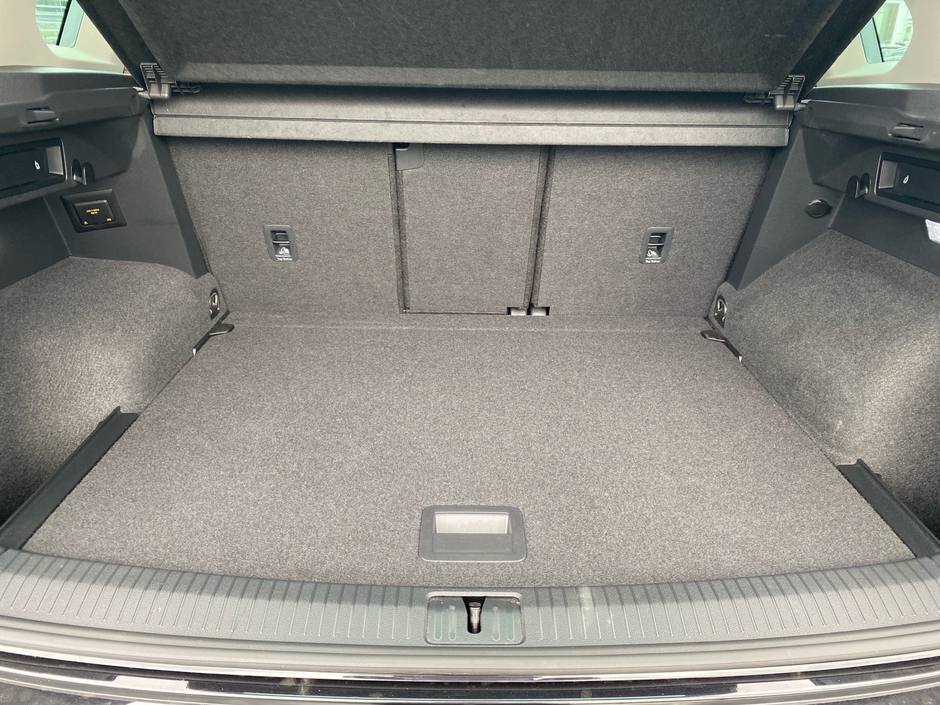 Tiguan 1.5 TSI Elegance DSG Matrix Navi ACC AHK Pano