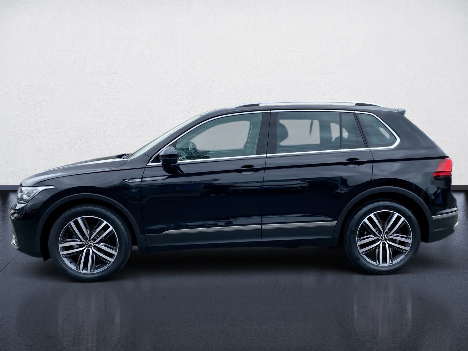 Tiguan 1.5 TSI Elegance DSG Matrix Navi ACC AHK Pano