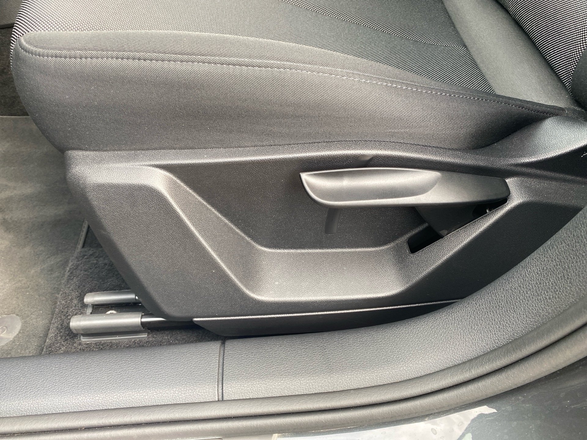 Q2 35 TFSI advanced S-tronic AHK LED Navi GRA Optik schwarz