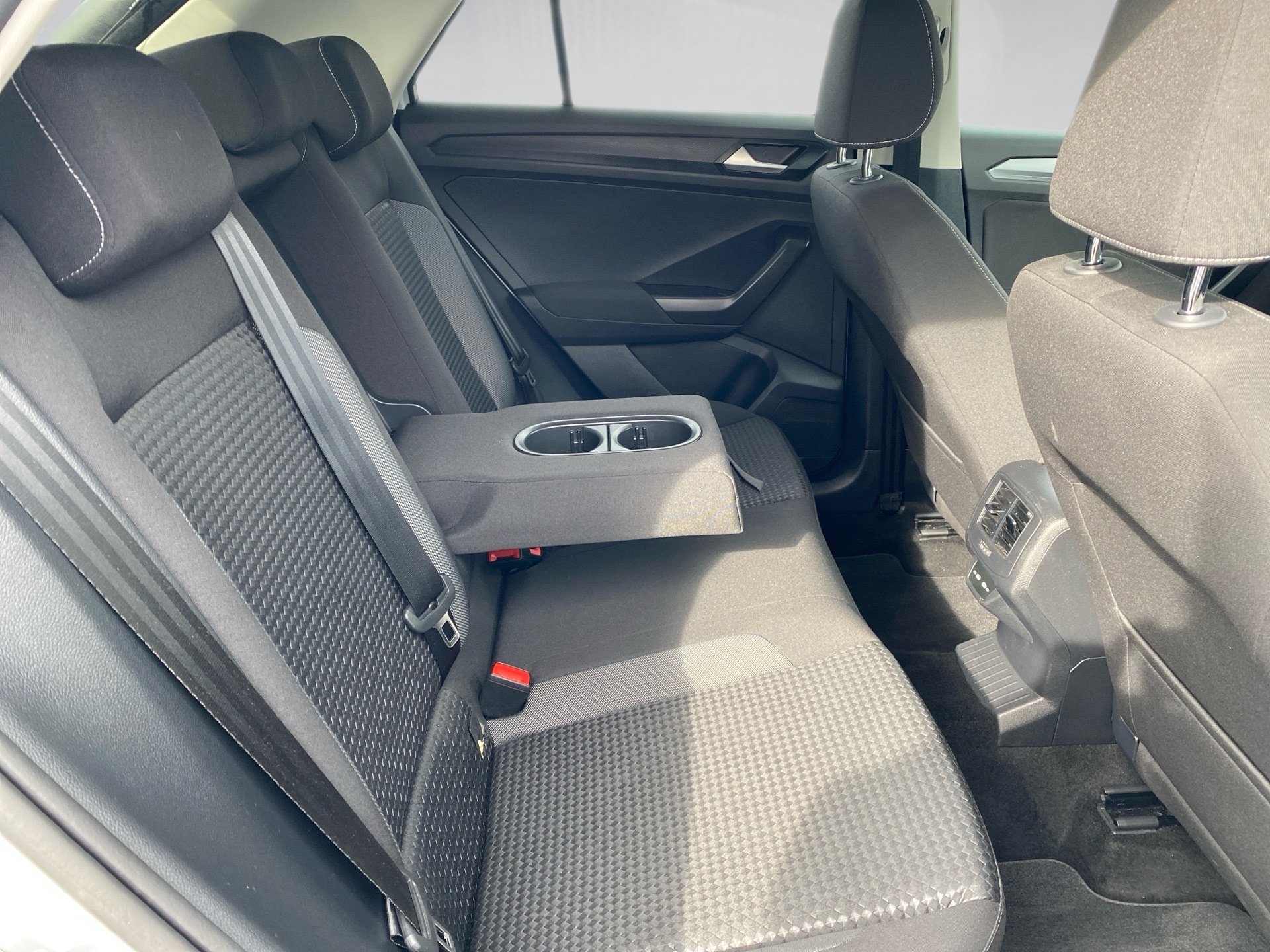 T-Roc 1.5 TSI Active Navi ACC PDC SHZ 2xKlima LM