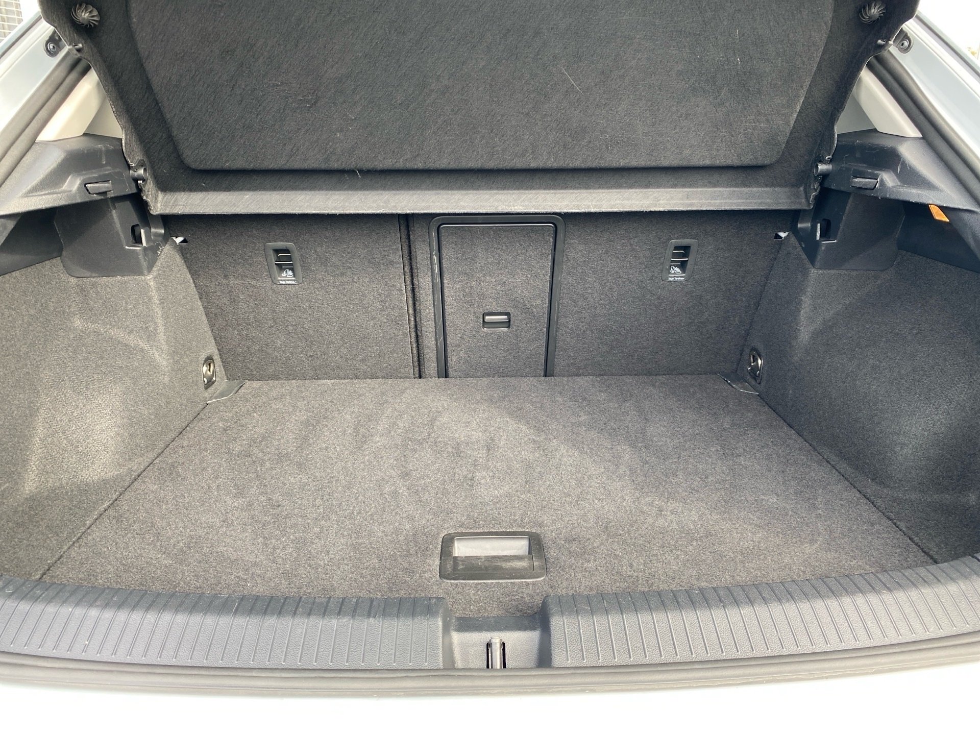 T-Roc 1.5 TSI Active Navi ACC PDC SHZ 2xKlima LM