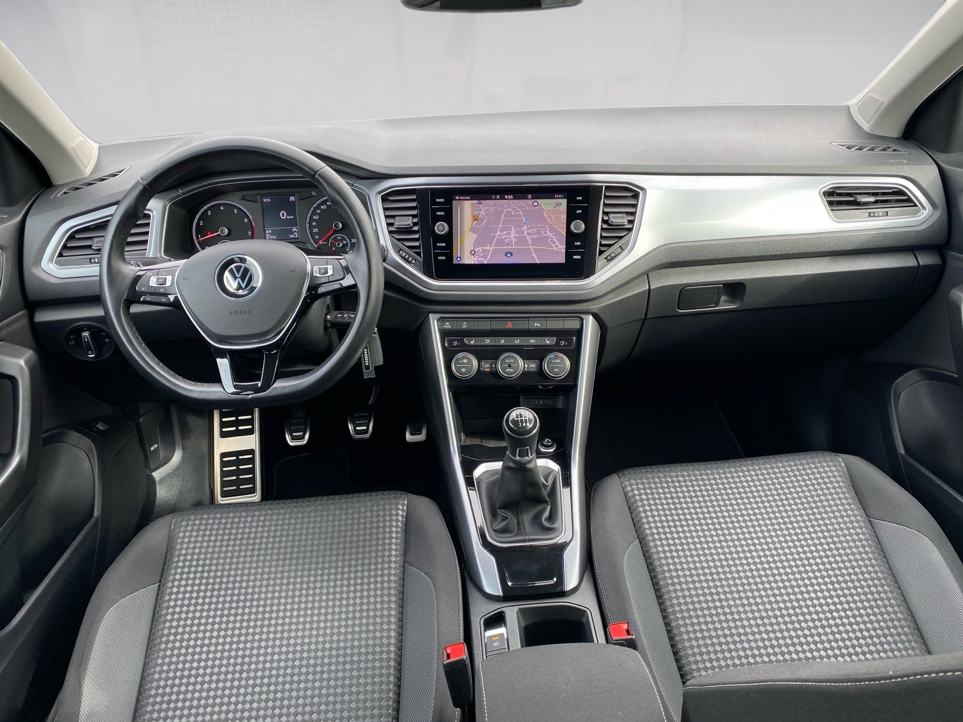T-Roc 1.5 TSI Active Navi ACC PDC SHZ 2xKlima LM