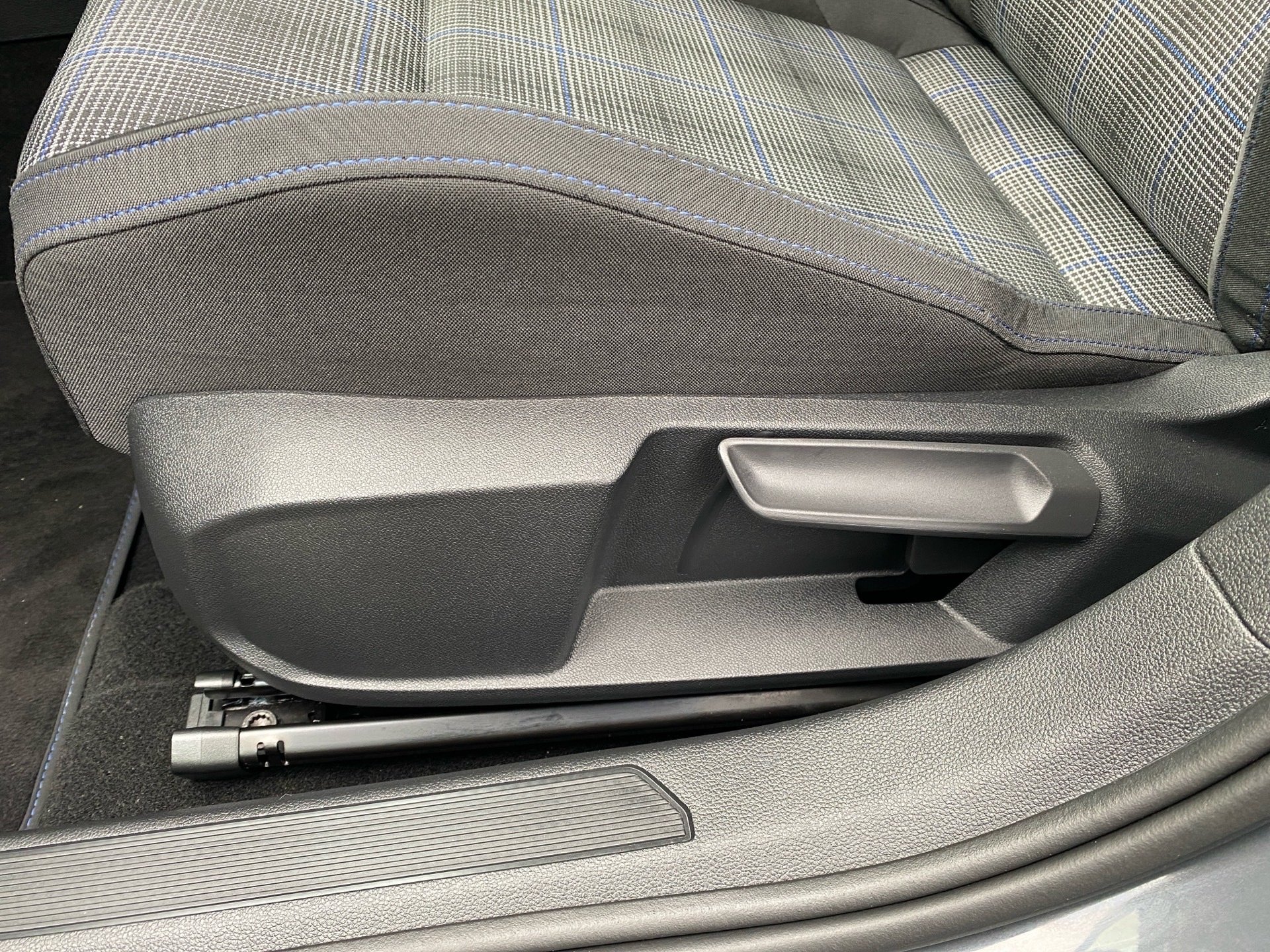 Golf VIII GTE 1.5 eHybrid DSG Matrix AHK Navi HuD ACC AreaView