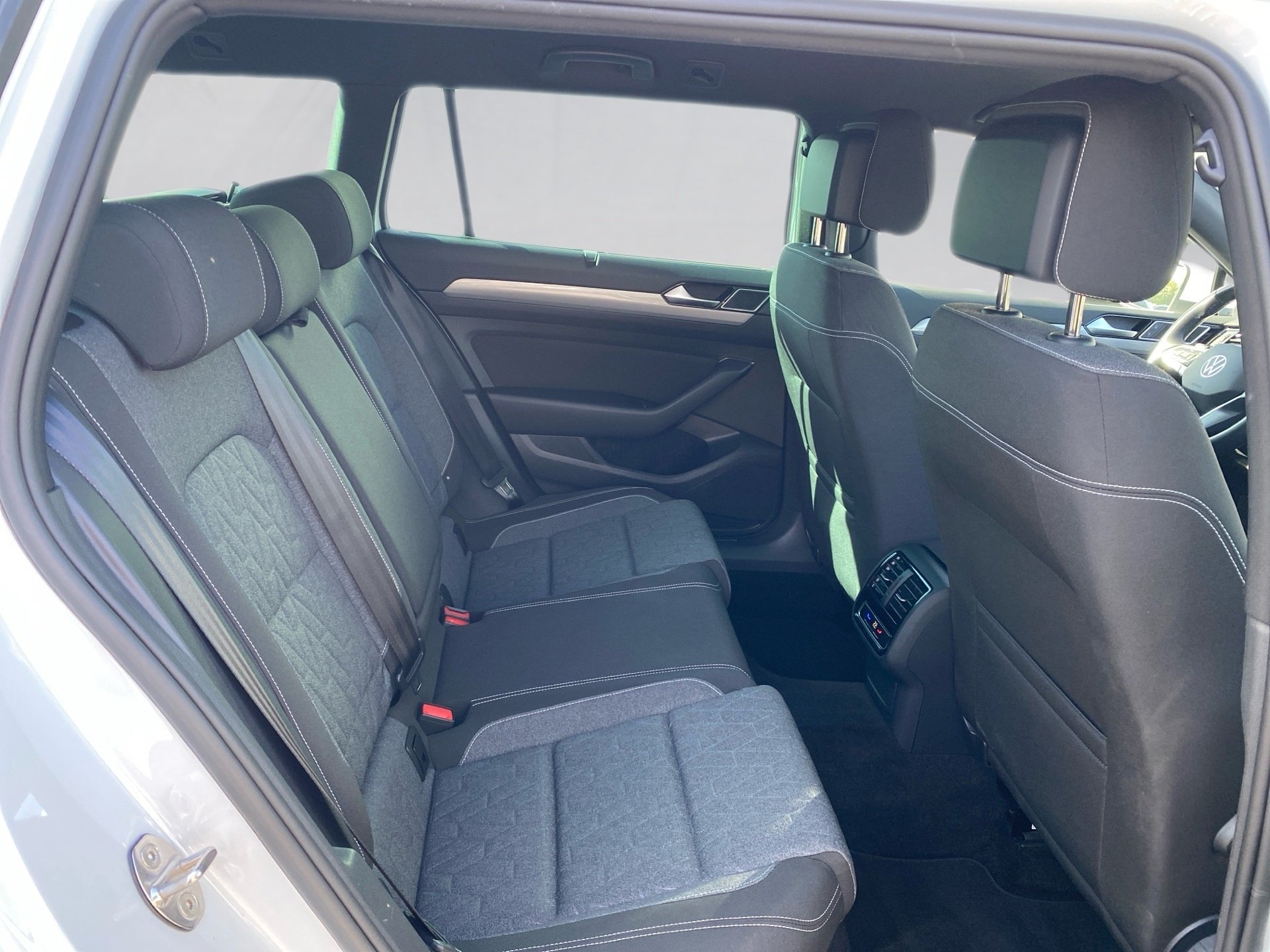 Passat Variant 2.0 TSI R-Line DSG LED Navi ACC RFK