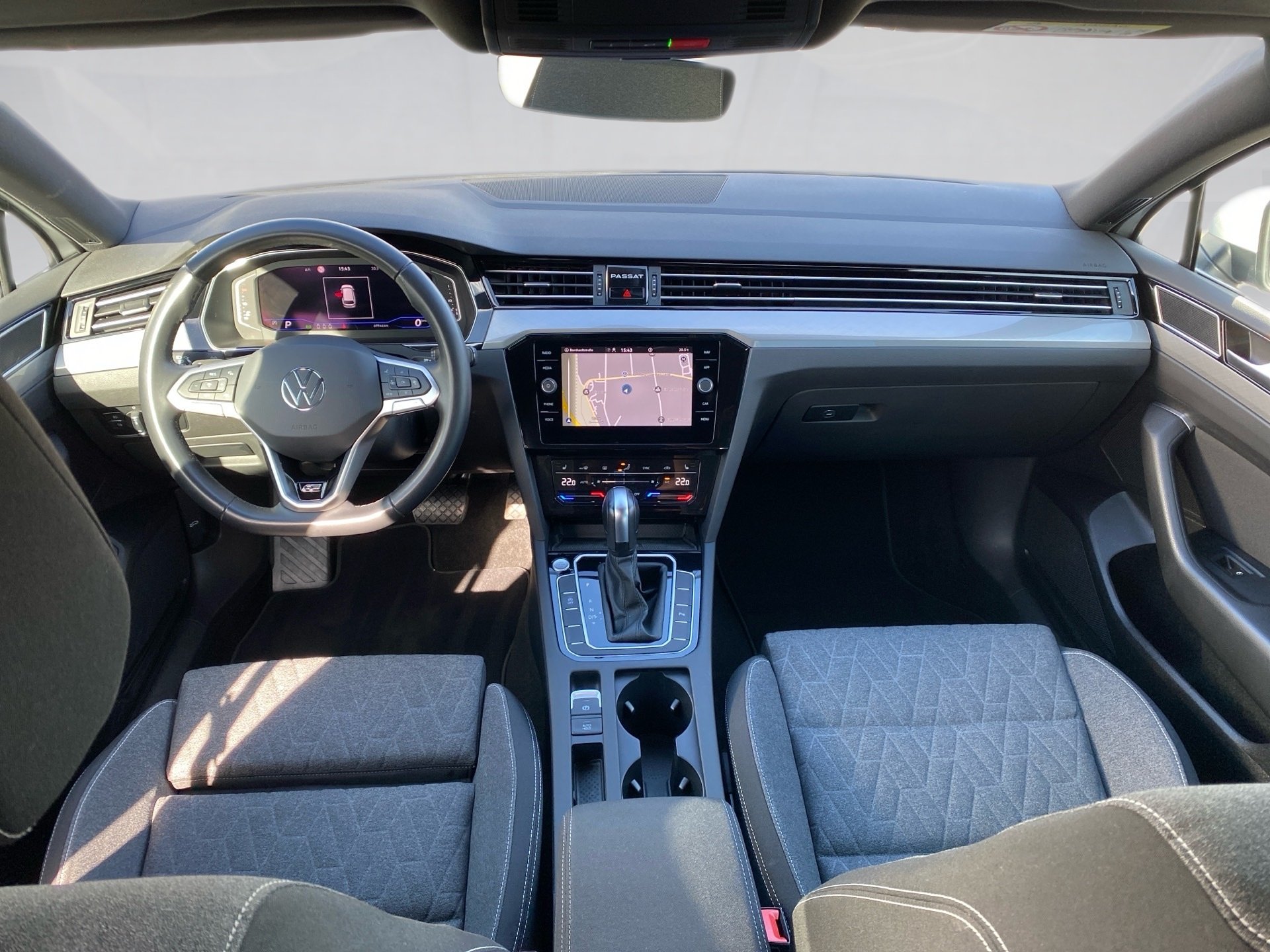 Passat Variant 2.0 TSI R-Line DSG LED Navi ACC RFK