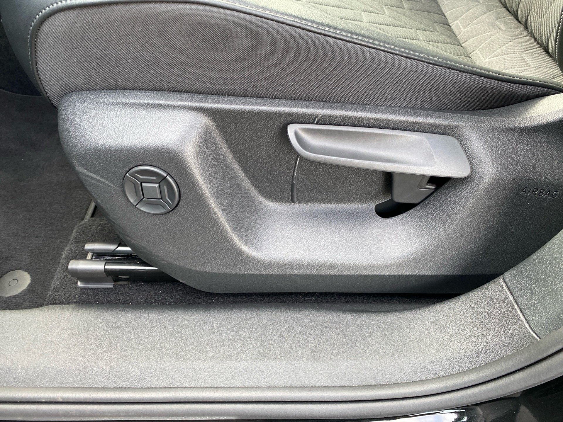 Tiguan 2.0 TDI GOAL DSG AHK LED+ Navi AreaView App-Connect
