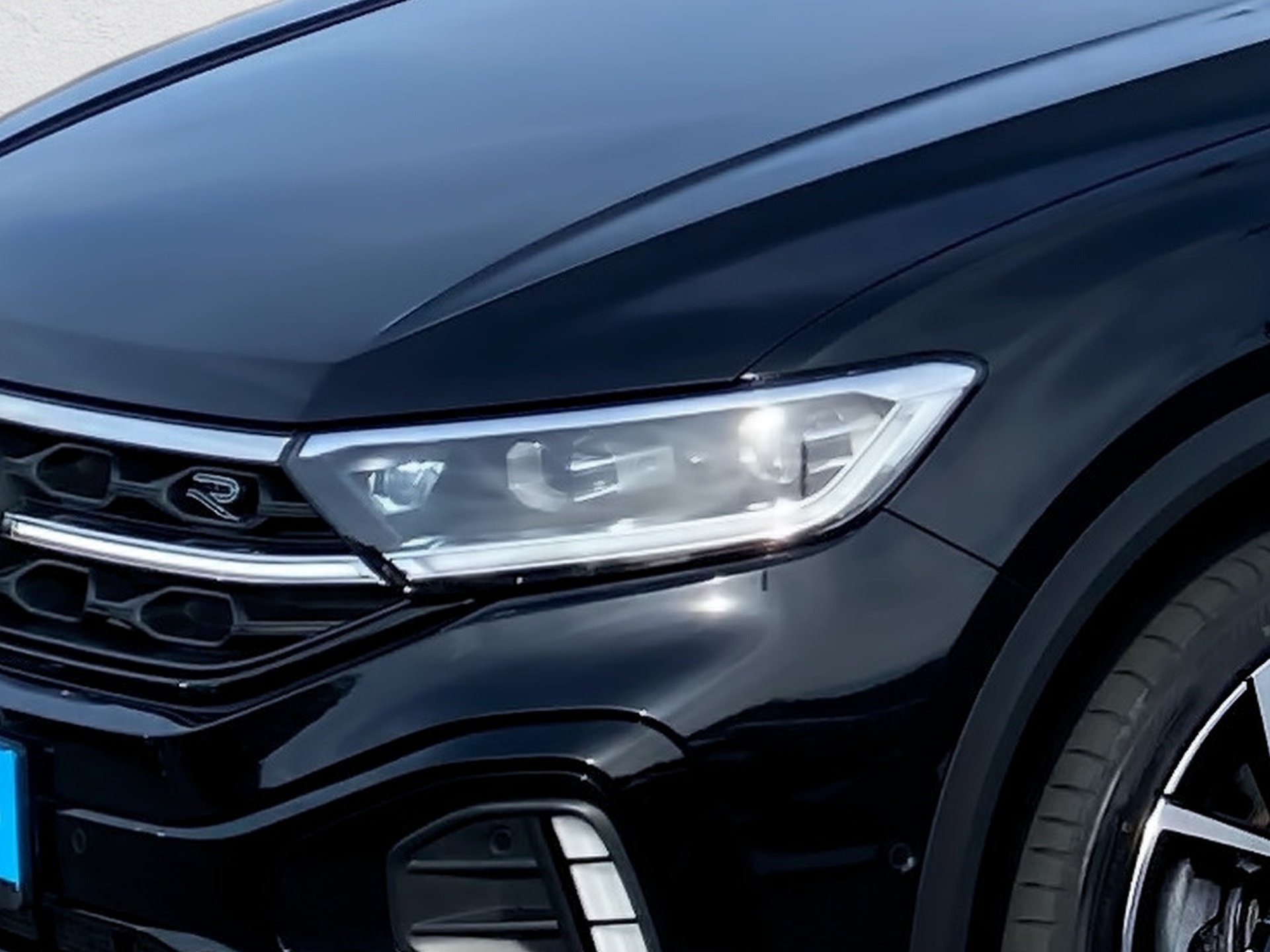 T-Roc 2.0 TSI R-Line 4M DSG Black-Style Matrix Pano AHK Standhzg.