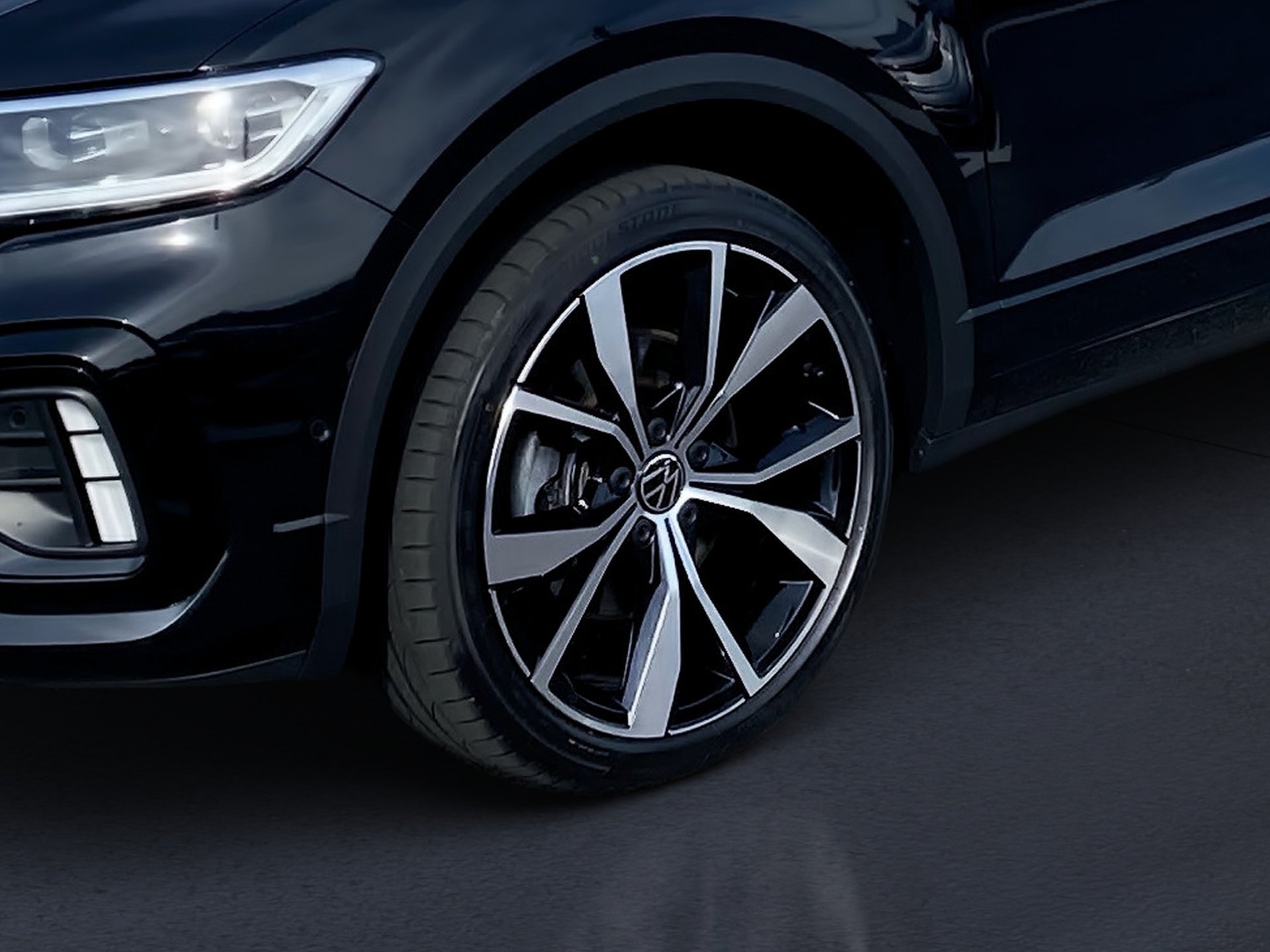 T-Roc 2.0 TSI R-Line 4M DSG Black-Style Matrix Pano AHK Standhzg.